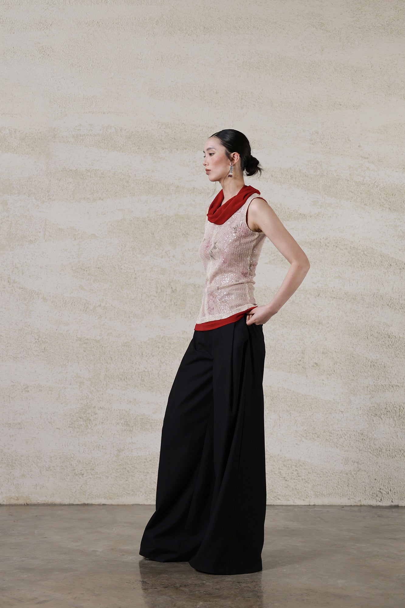WUHEYIZUO Sequin Contrast Drape-Neck Tank Top