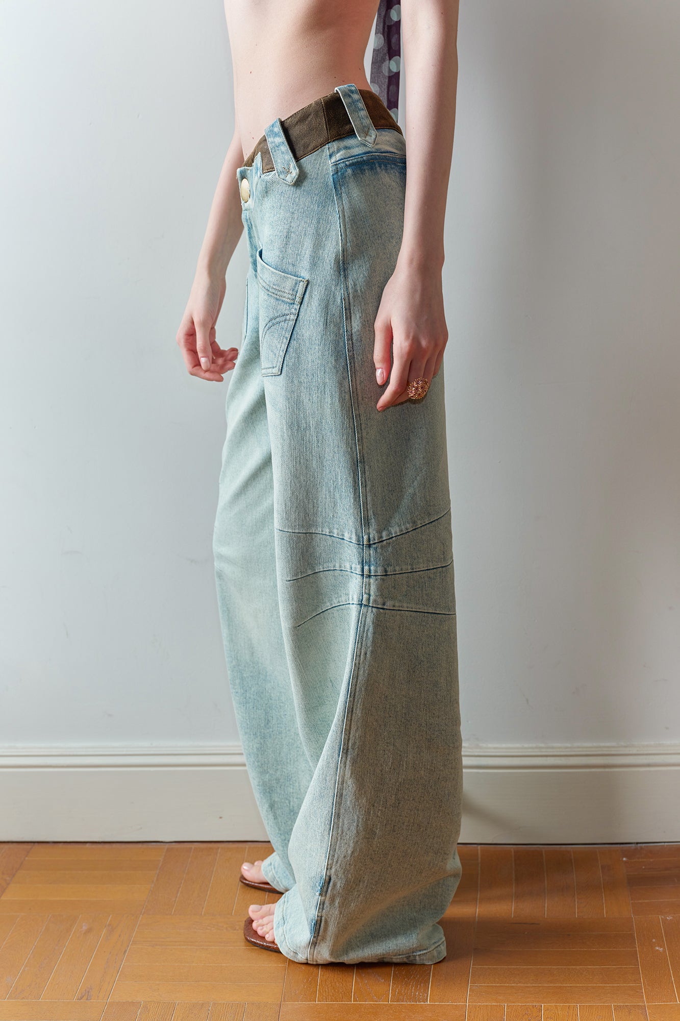 THE NEVERMORE Contrast Waistband Wide-Leg Jeans