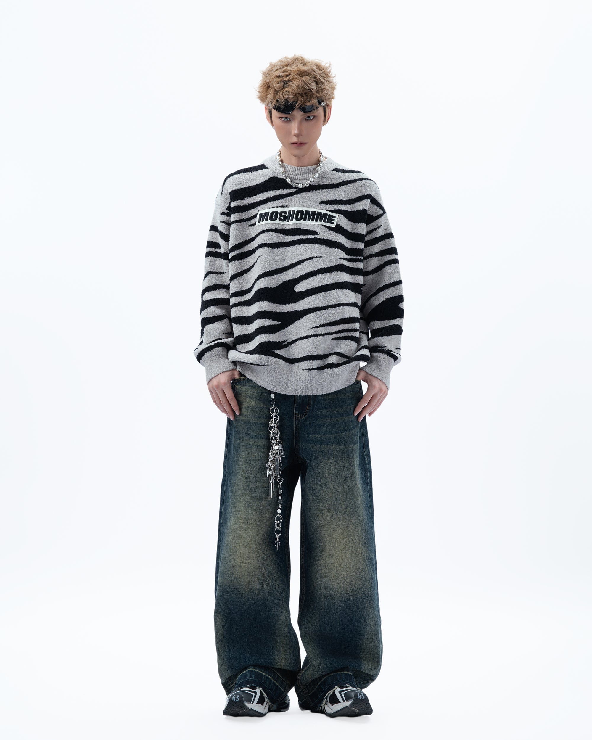 MOGONGSHE Zebra Jacquard LOGO Patch Sweater