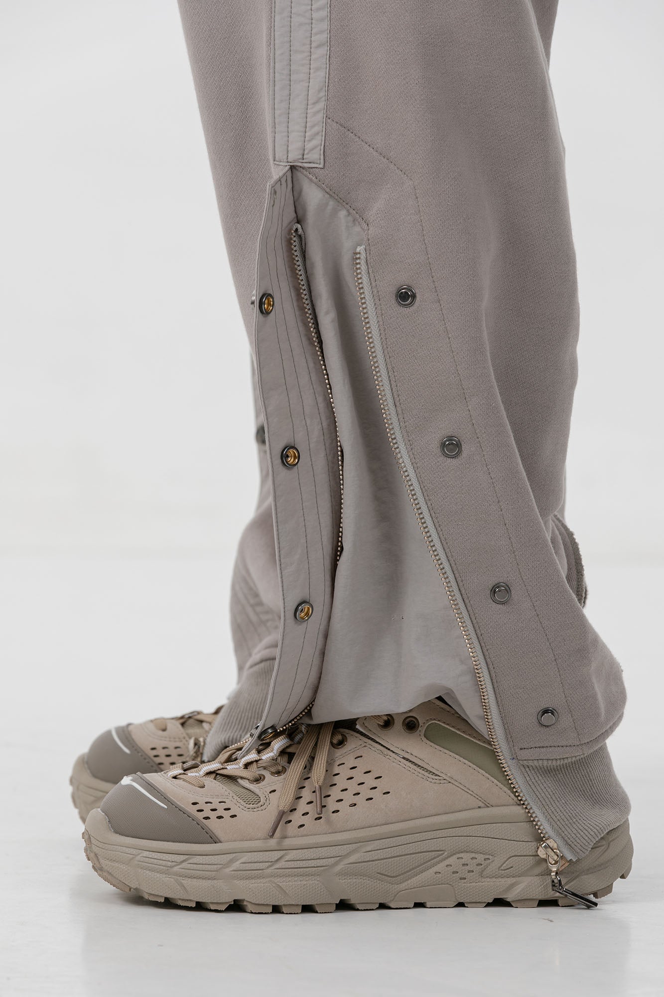 ERROR CODE ROBT Pleats Snap-Zip Side Sweatpants