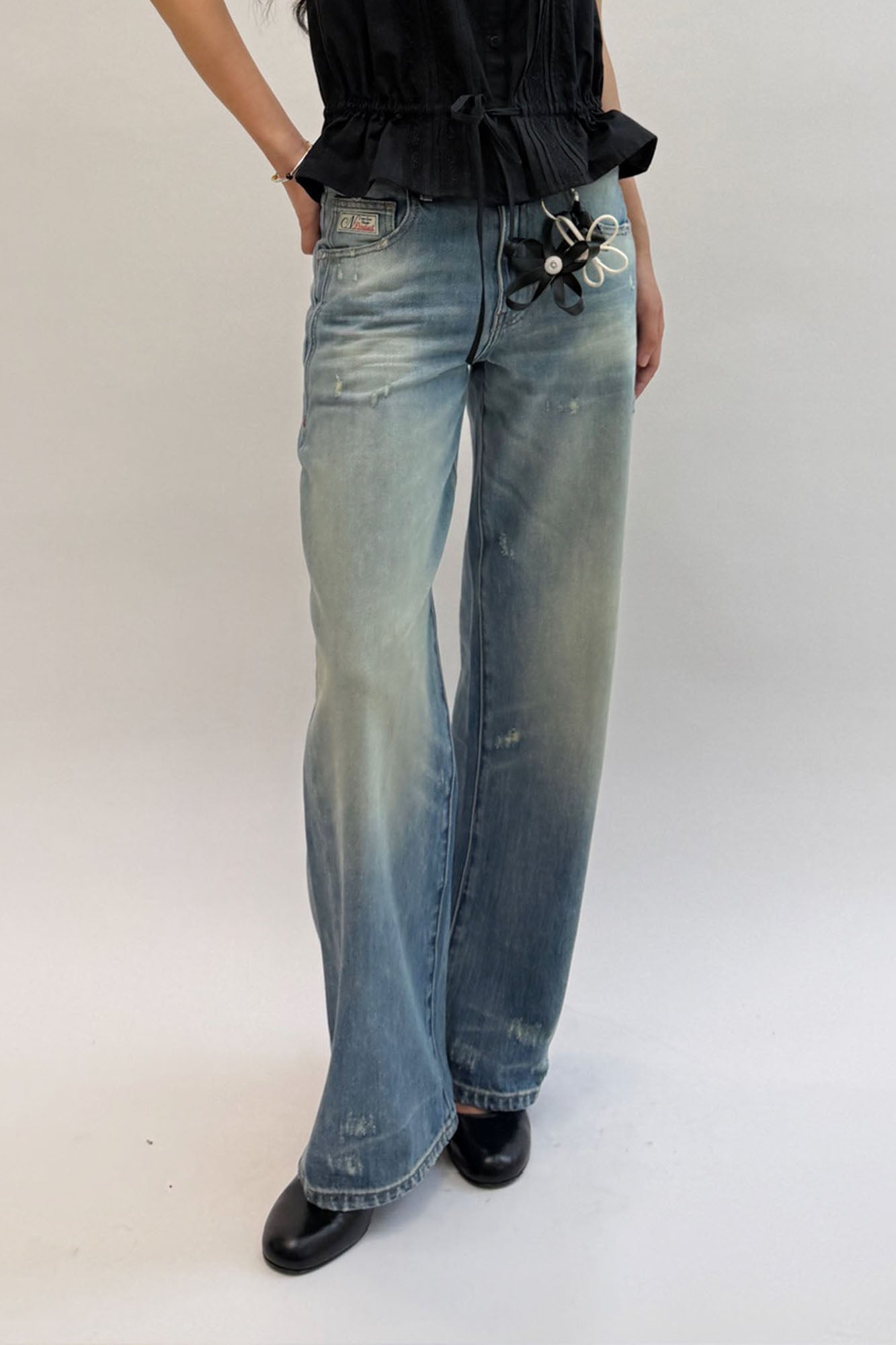 NEVERSEEZ Distressed Washed Straight-Leg Jeans
