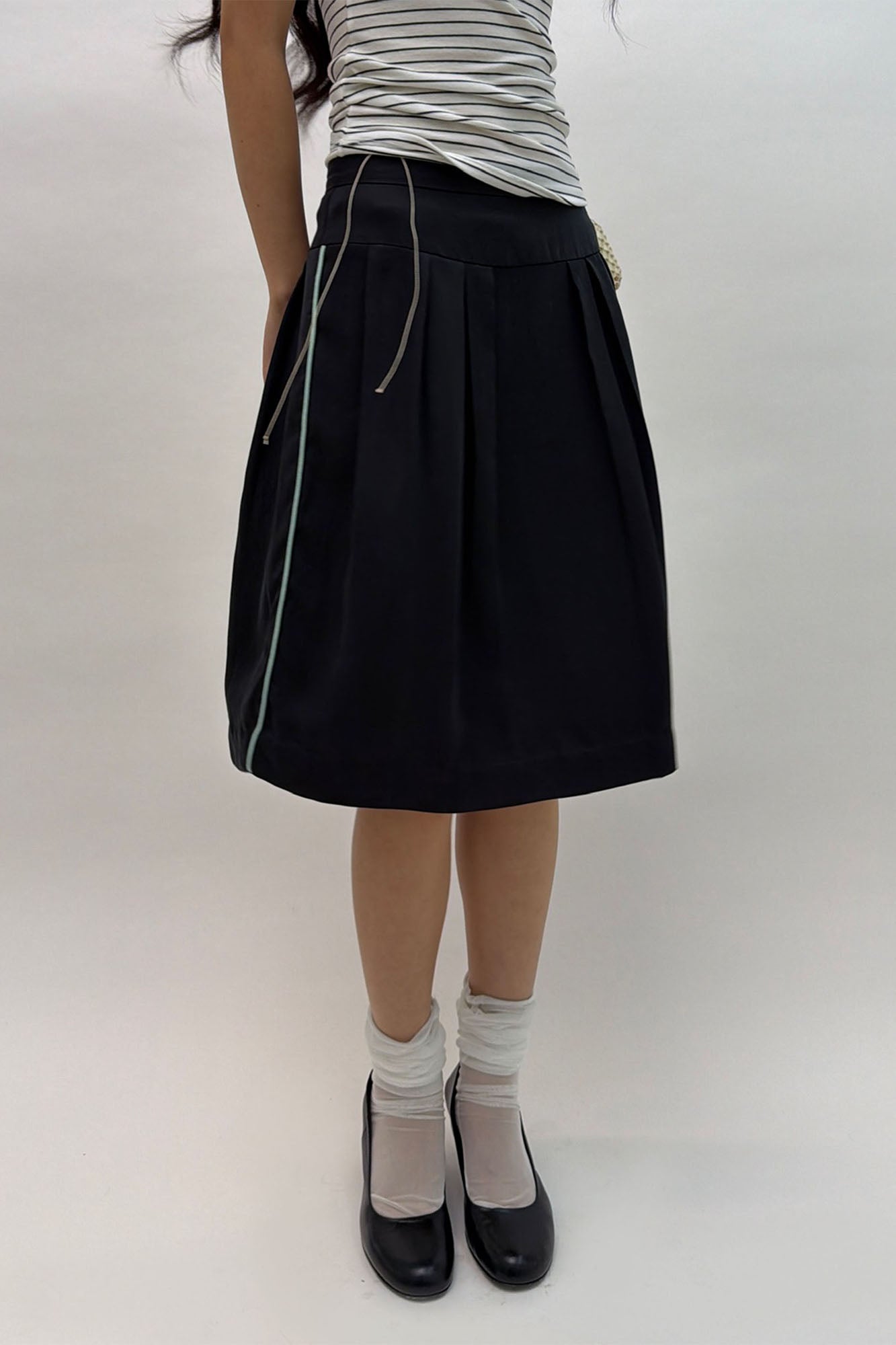 NEVERSEEZ Pleated Bubble Hem Midi Skirt