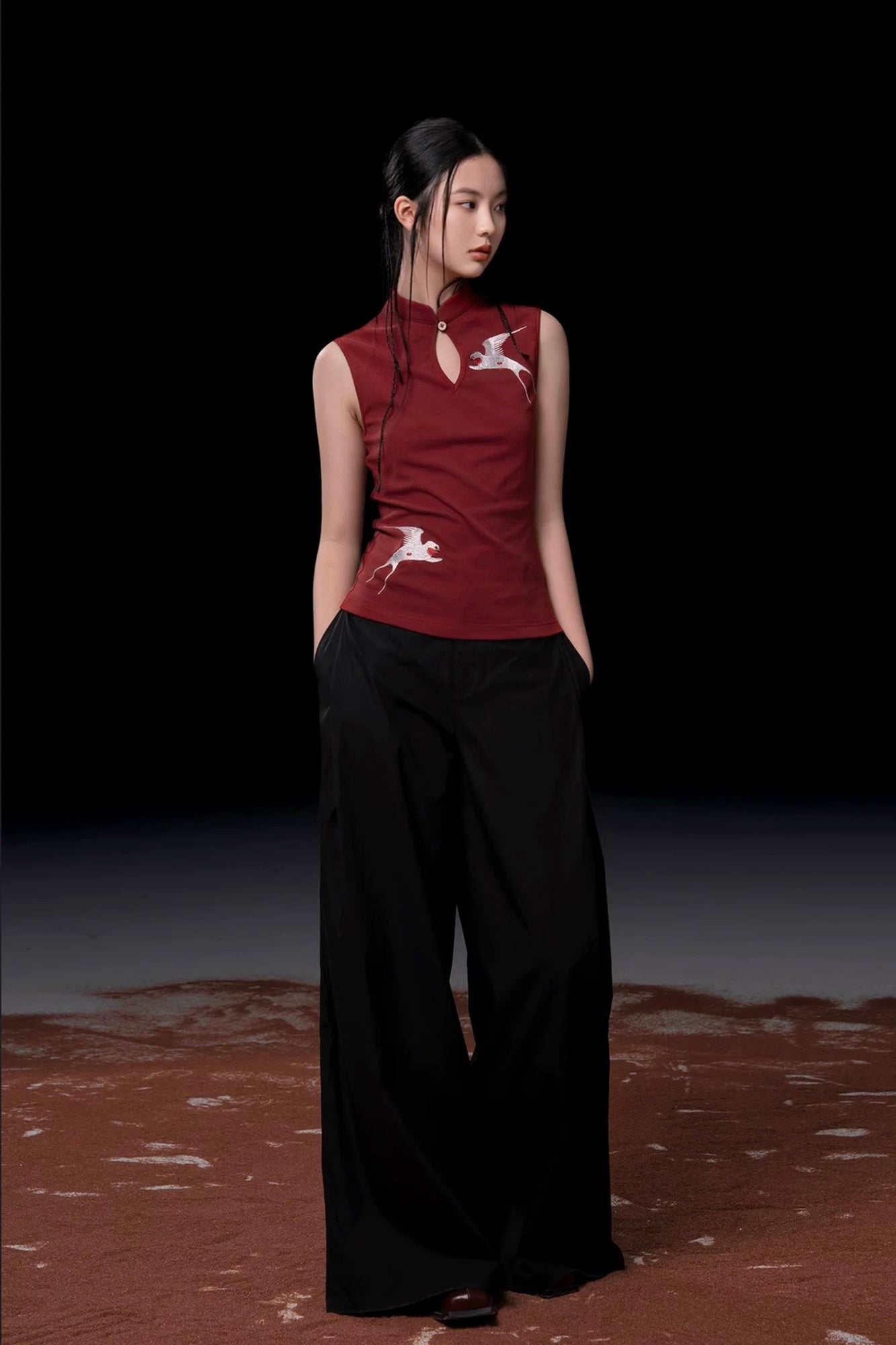 WUHEYIZUO Swallow Embroidered Keyhole Top