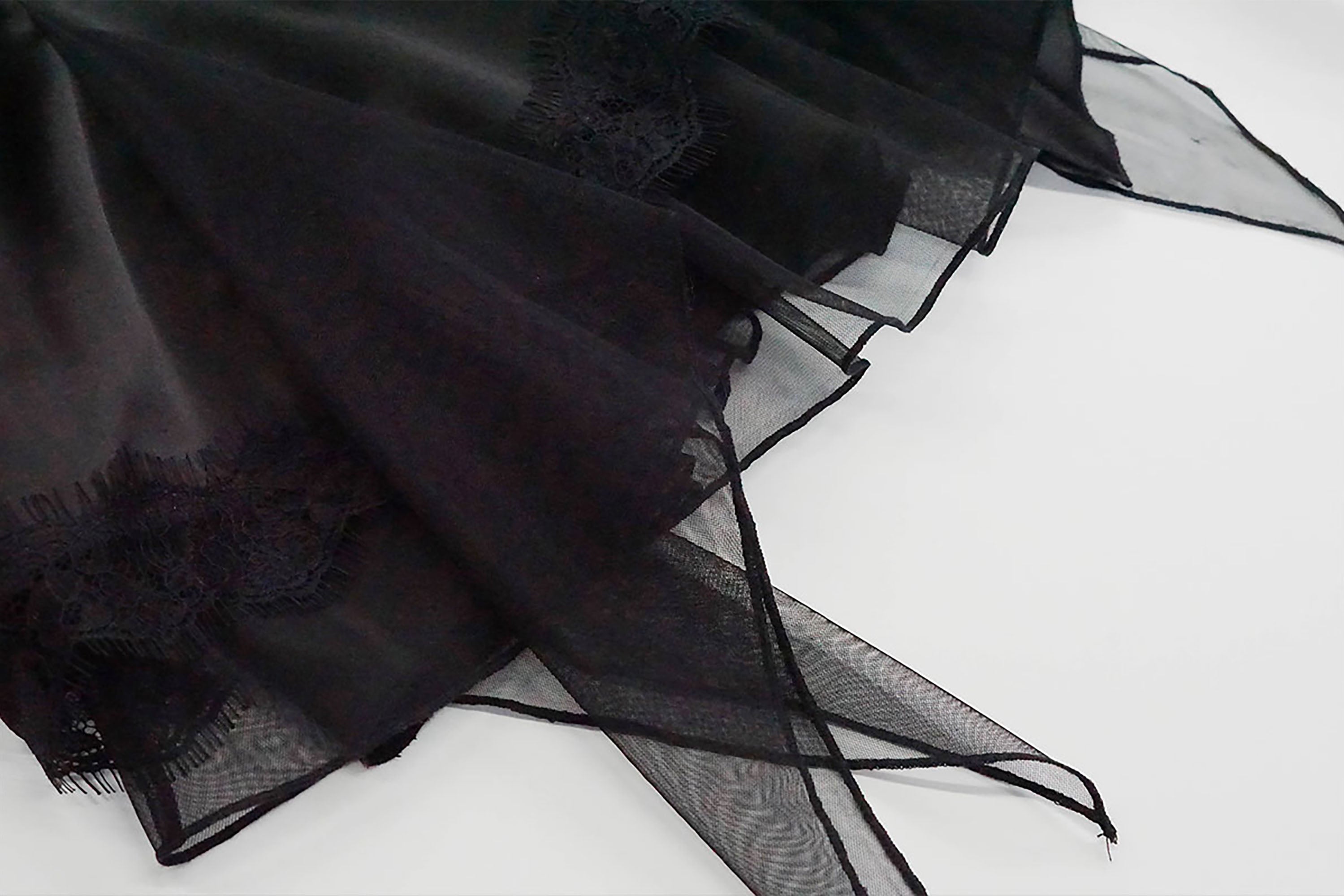 CESTNOUS Asymmetrical Lace Trim Graphic Slip Dress