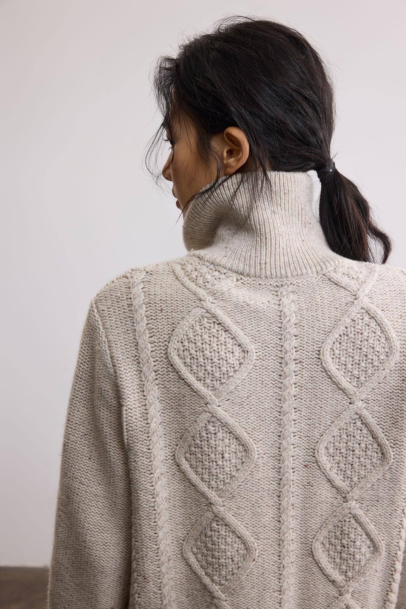 SAME FLOW Cable-Knit High-Neck Zip-Up Sweater