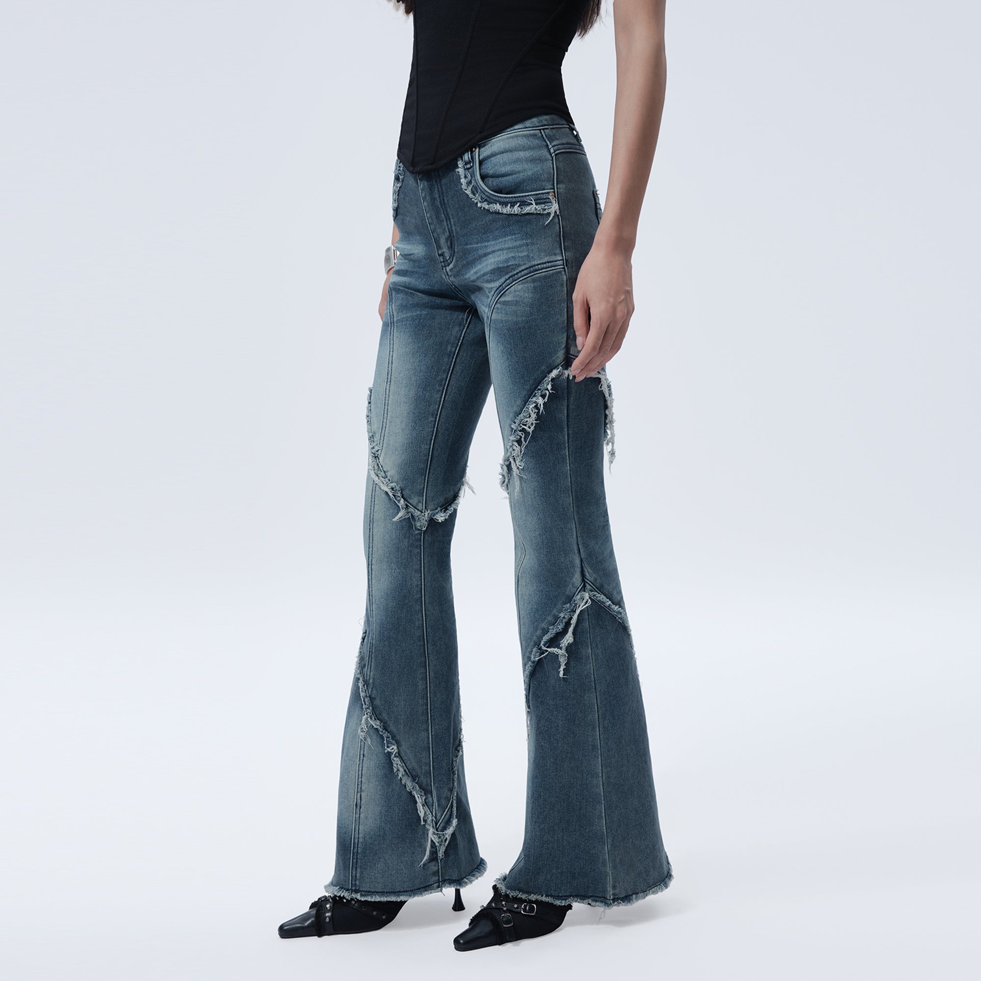 MOGONGSHE Frayed Diagonal-Spliced Flared Jeans