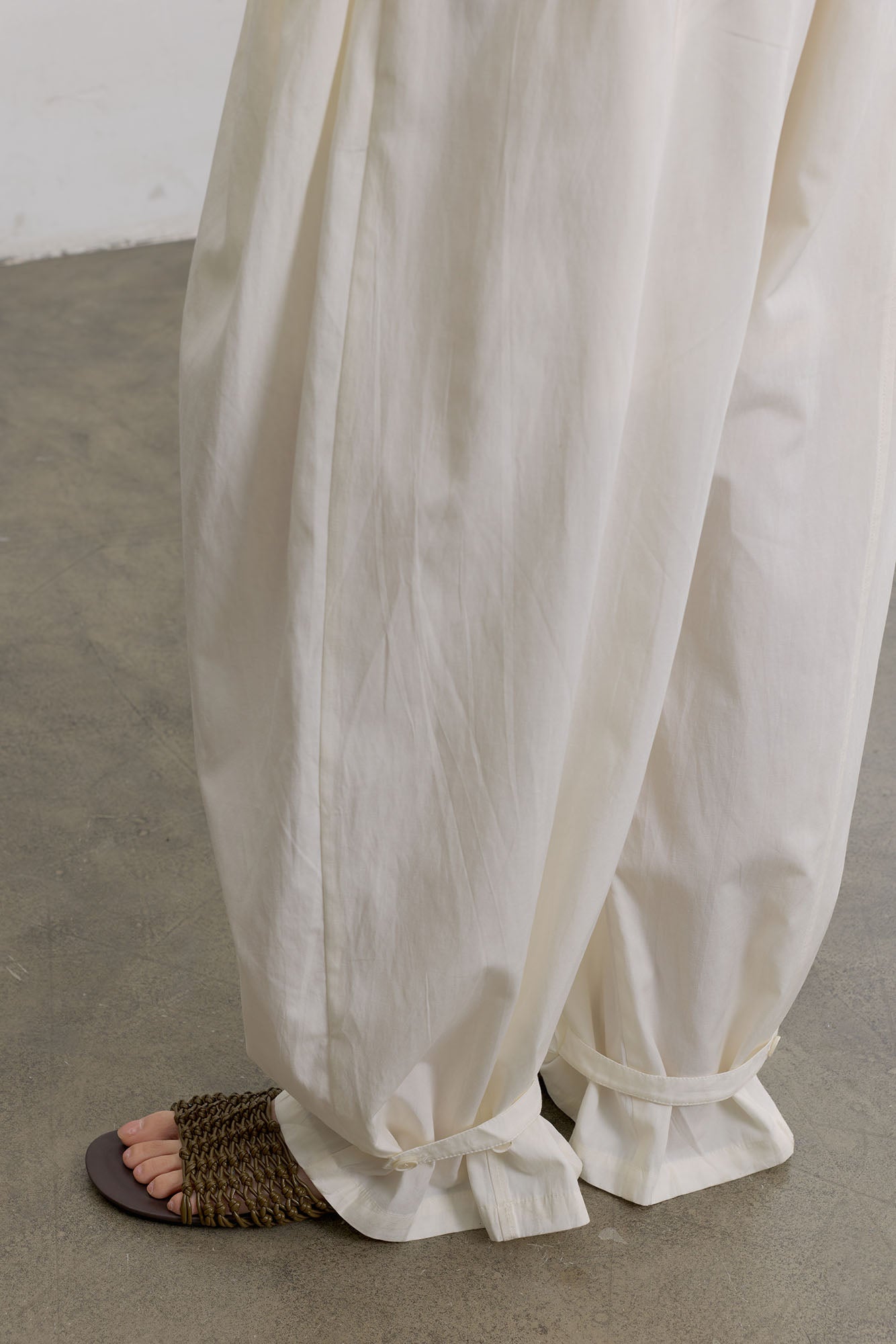 SAME FLOW Crinkled Linen-Blend Oversized Drawstring Pants
