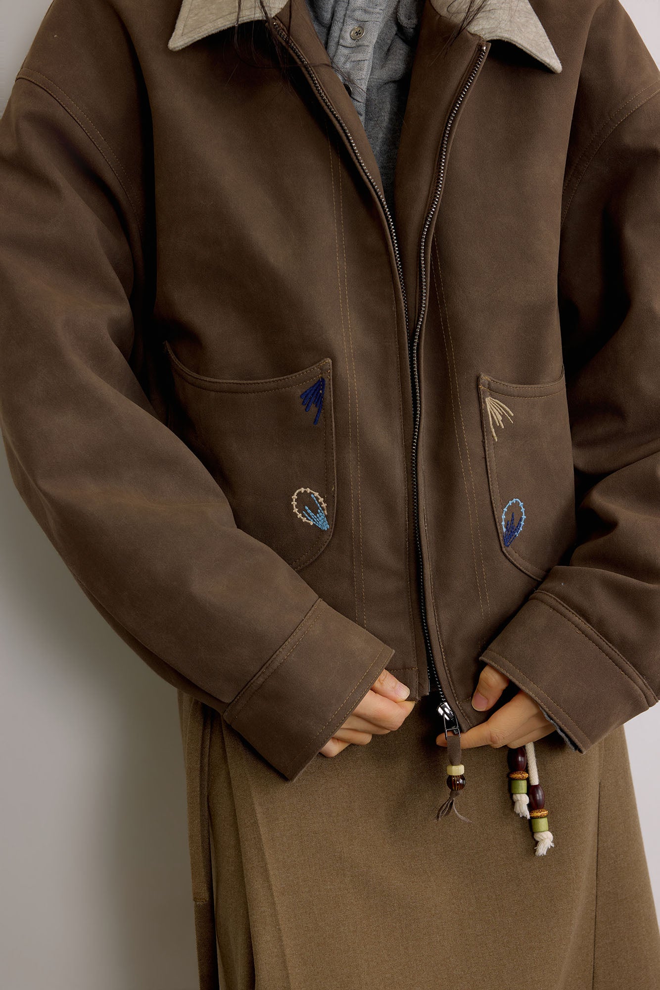 SAME FLOW Contrast Collar Embroidered Suede Jacket