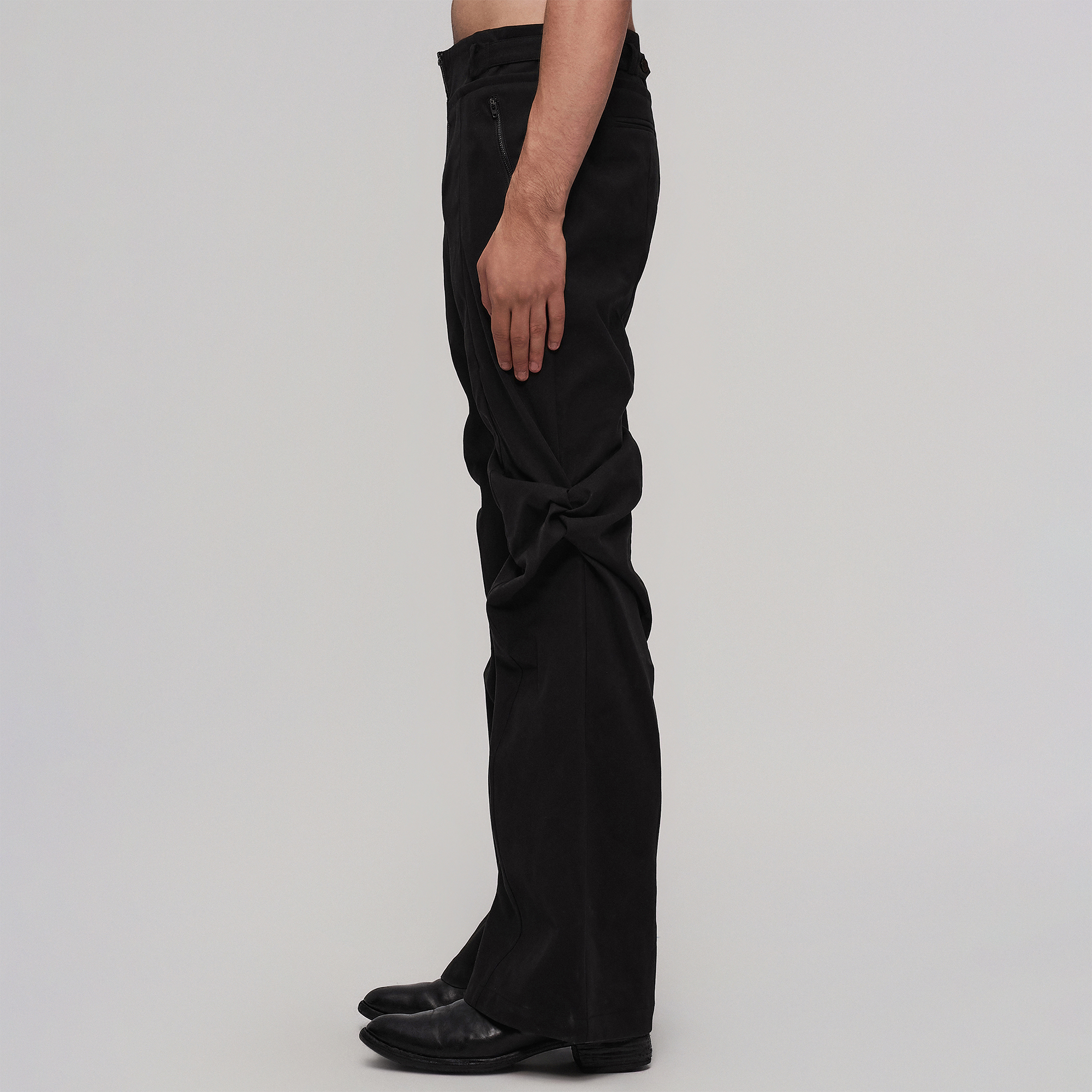ILNya Nieternite Nifutur Twist-Knee Flared Trousers