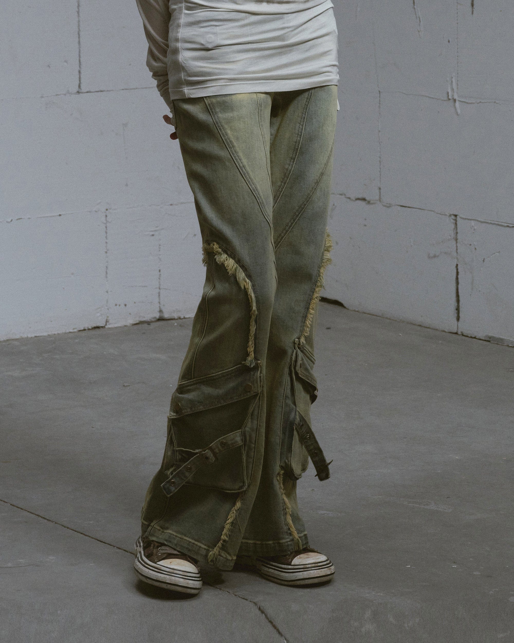 CESTNOUS Dirty Wash Spliced Raw-Edge Flared Jeans