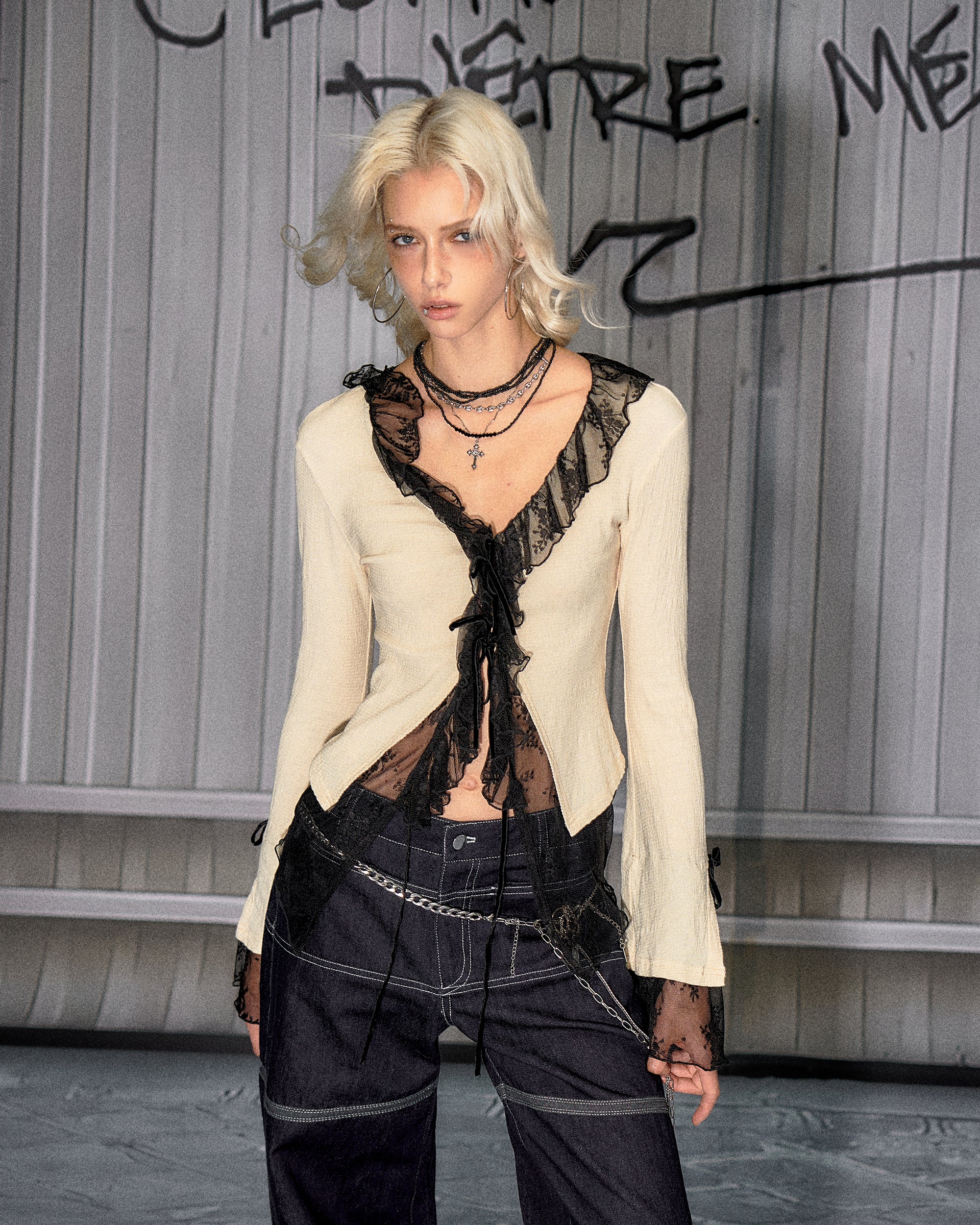 THE NEVERMORE Lace Spliced Ruffle Trim Tee