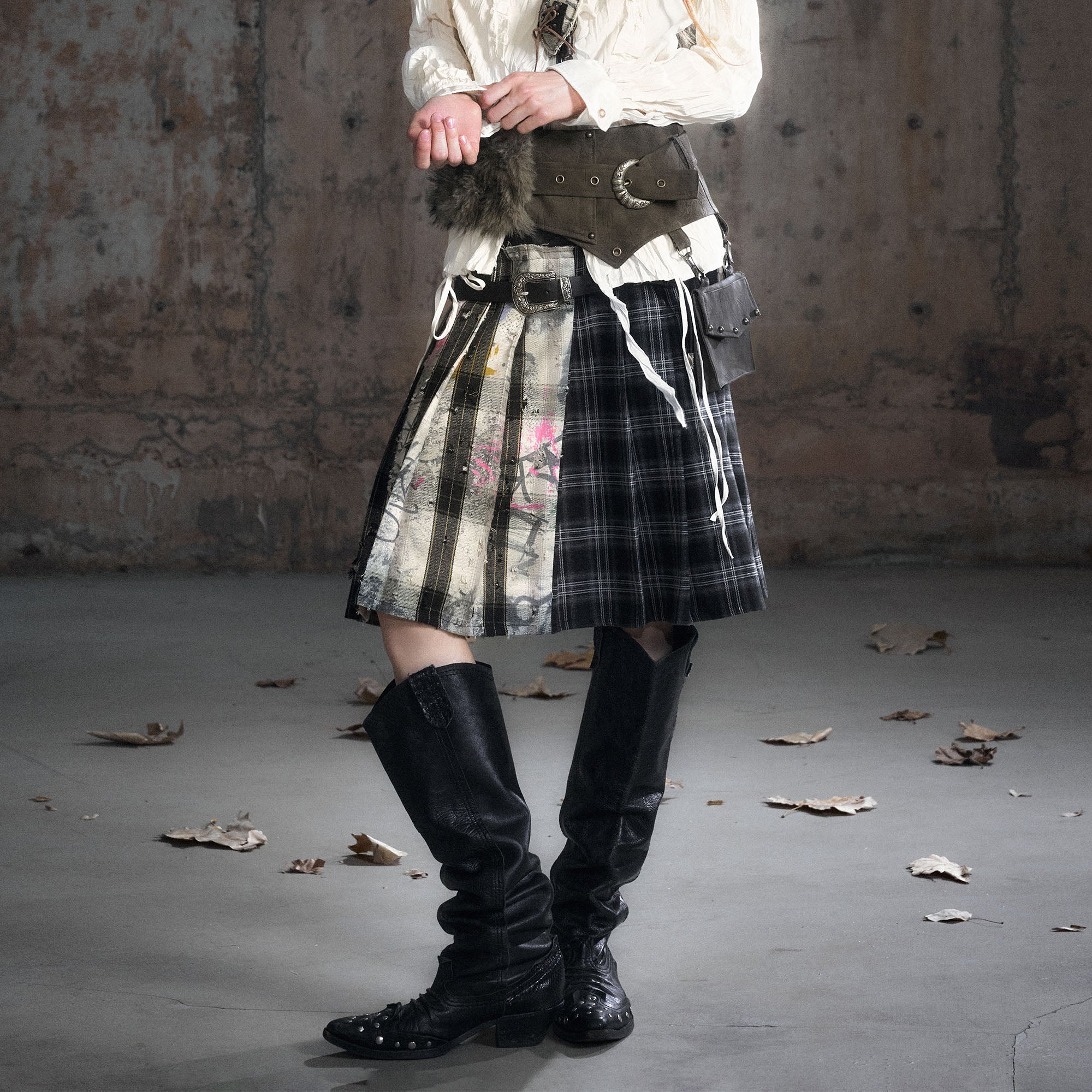 CESTNOUS PU Waist Plaid Patchwork Graffiti Pleated Skirt