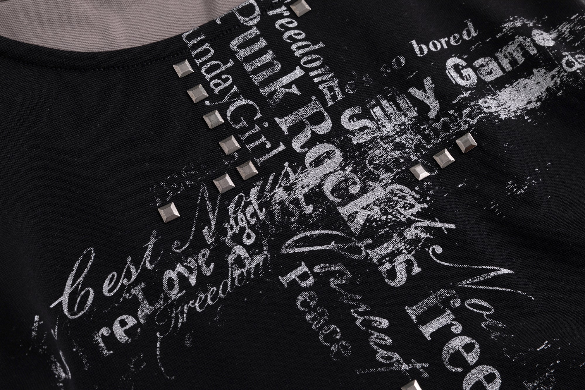 CESTNOUS Cross Graphic Rivet Faux Layered Tee