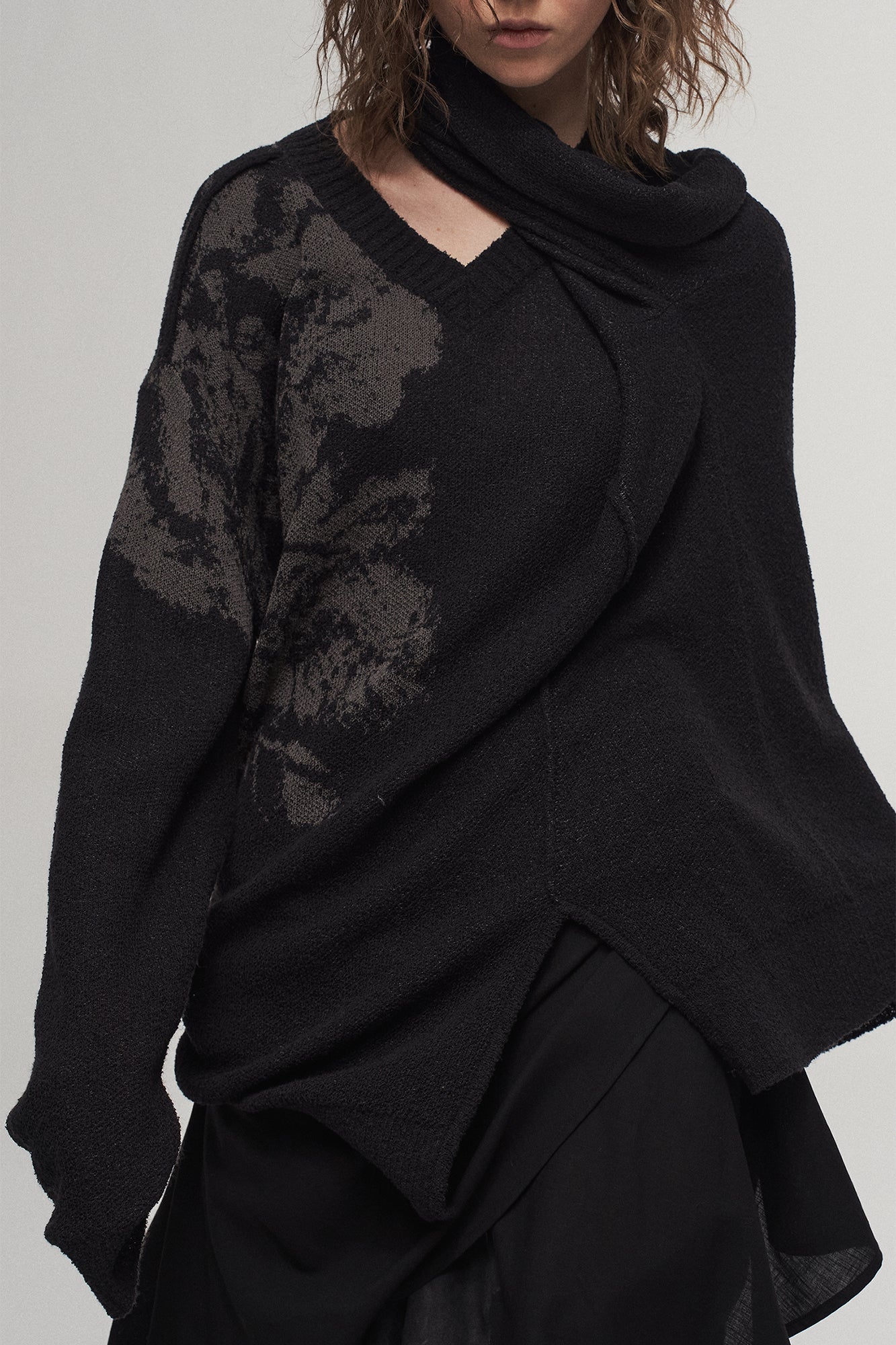 ILNya Nieternite Nifutur Jacquard V-Neck Knit Pullover