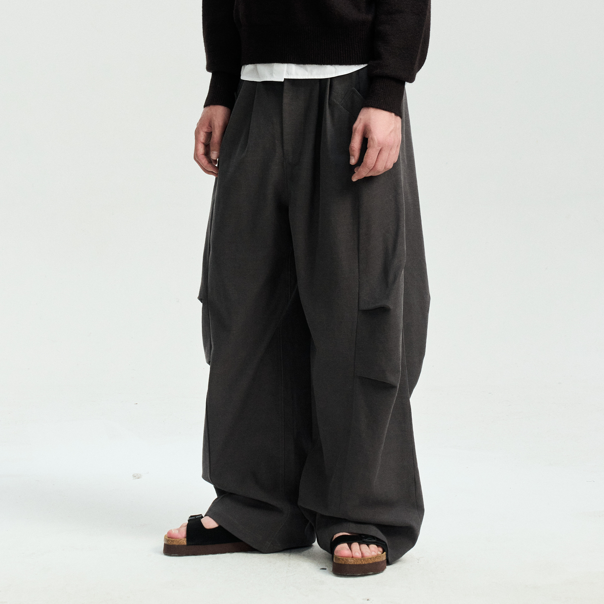 LEONSENSE Modern Curved Paneled Tencel-Cotton Pants