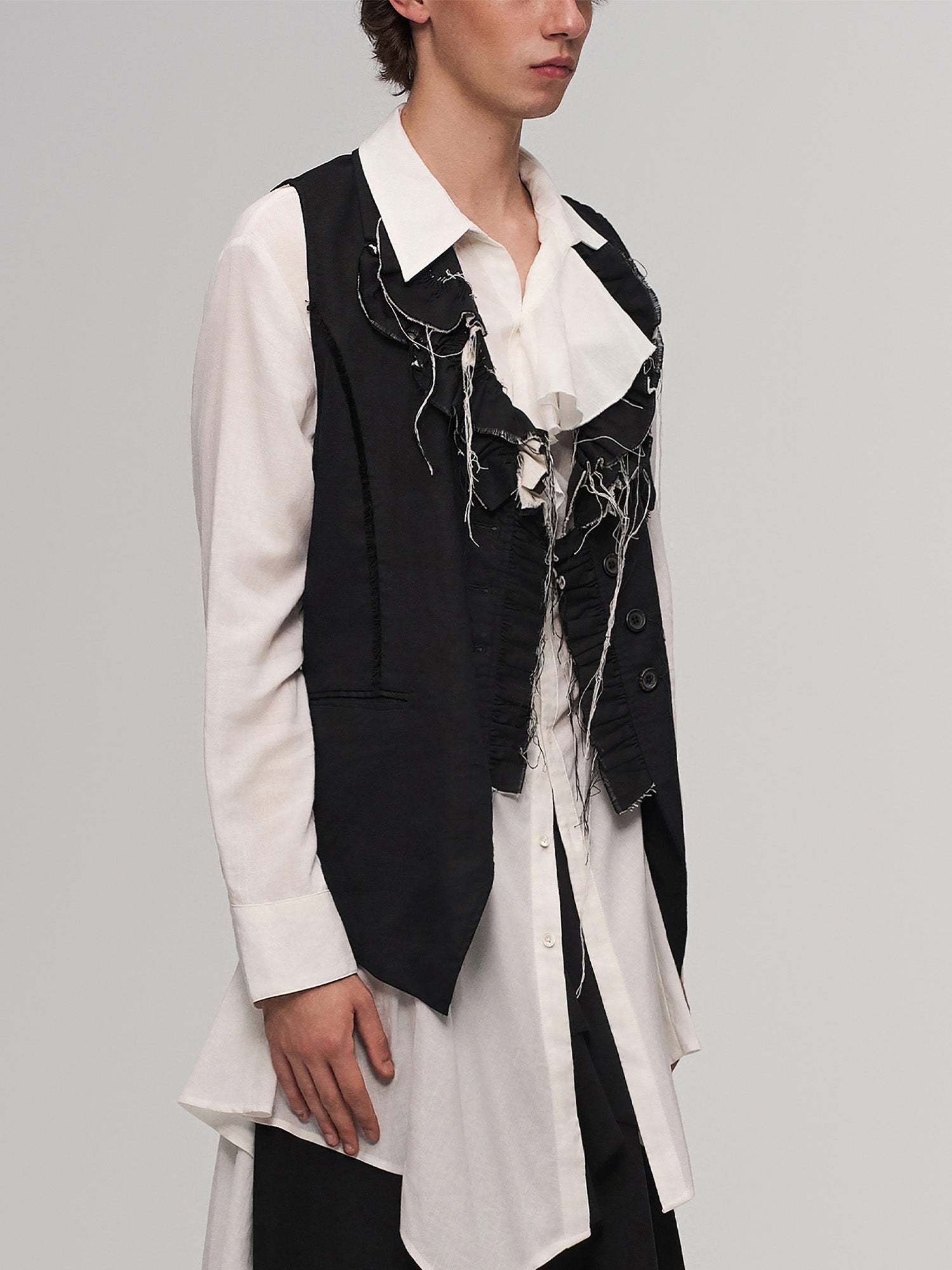 ILNya Nieternite Nifutur Distressed Frayed Petal-Collar Vest