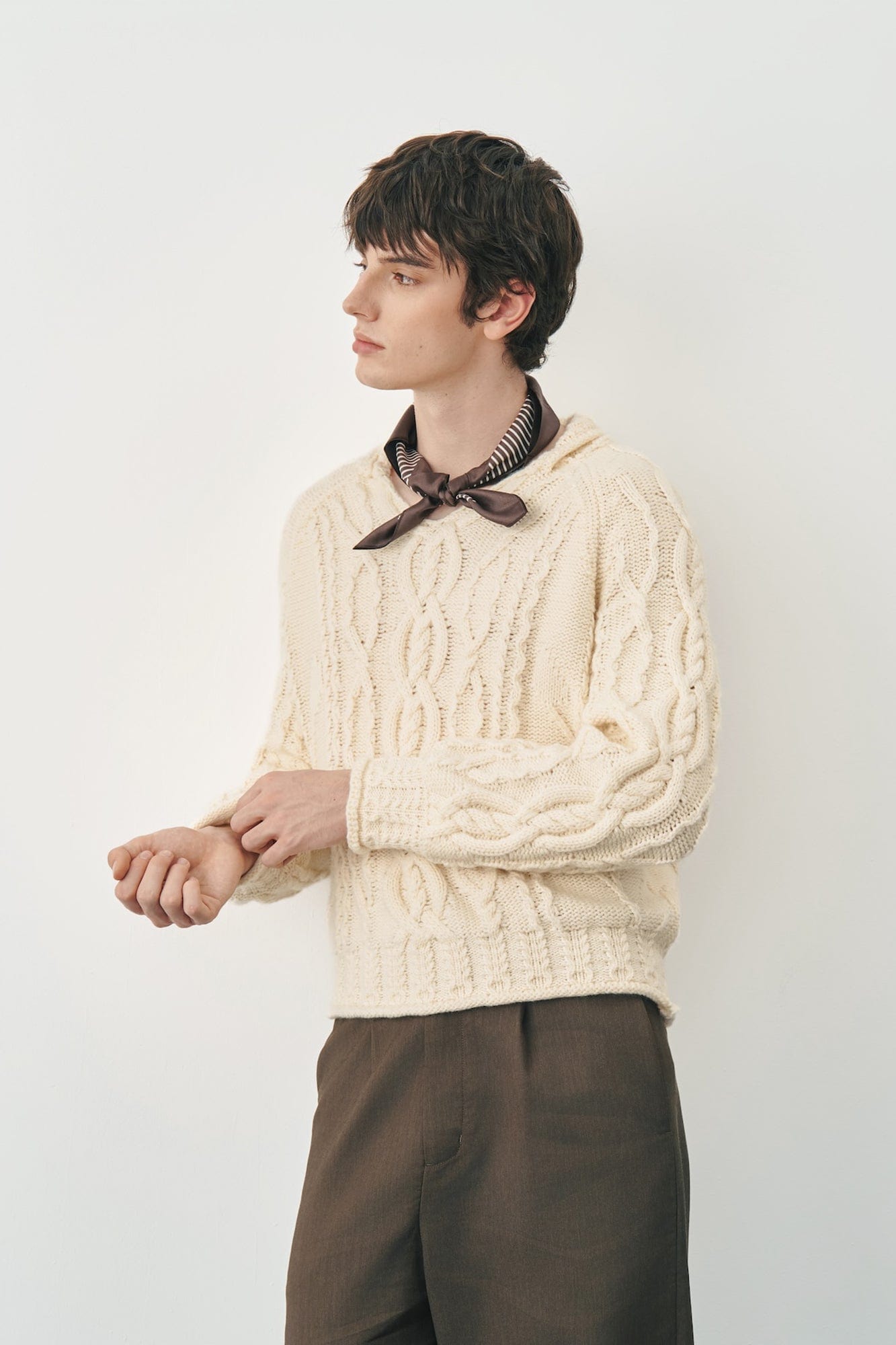 SAME FLOW Chunky Cable-Knit Raglan Sweater