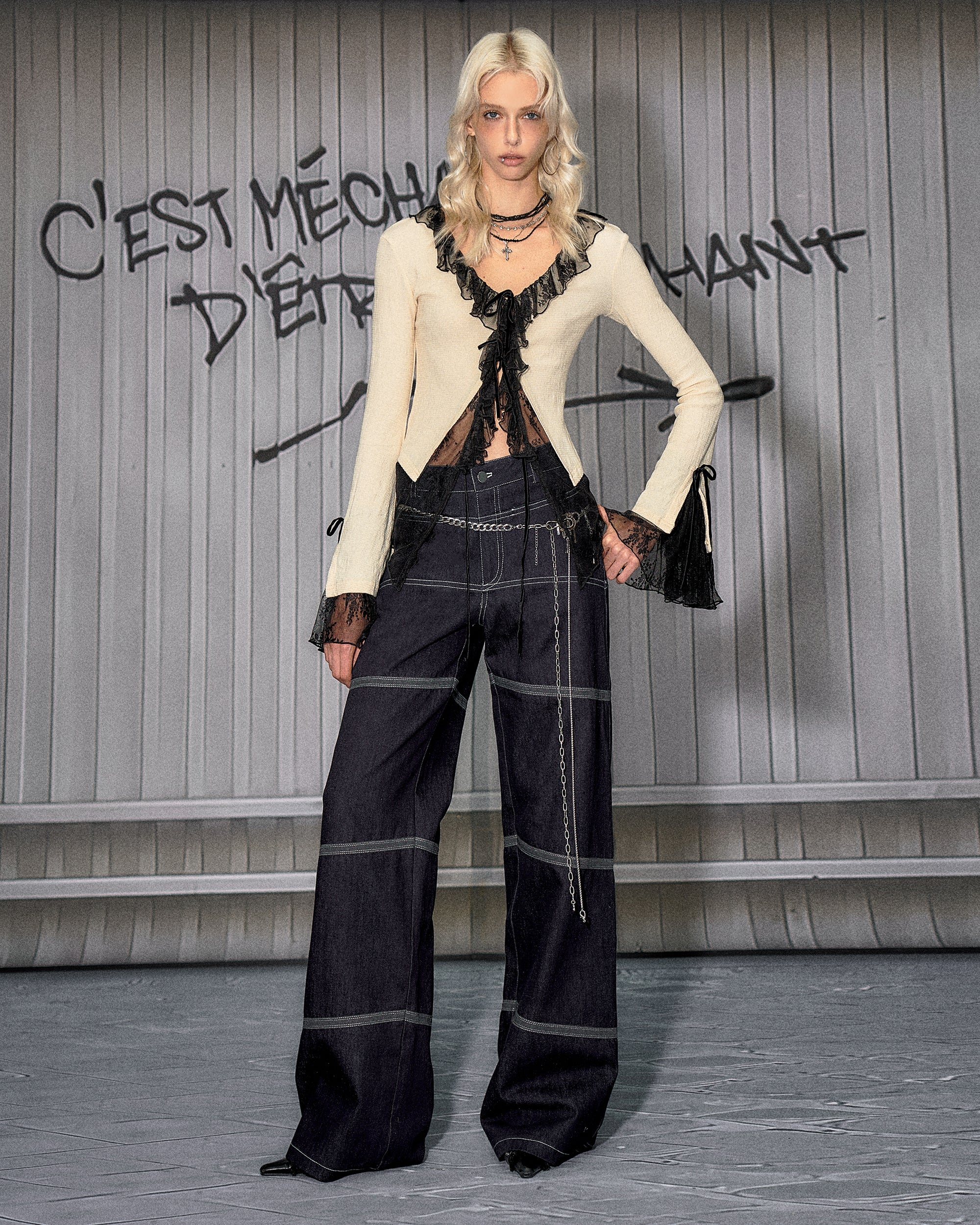 THE NEVERMORE Lace Spliced Ruffle Trim Tee