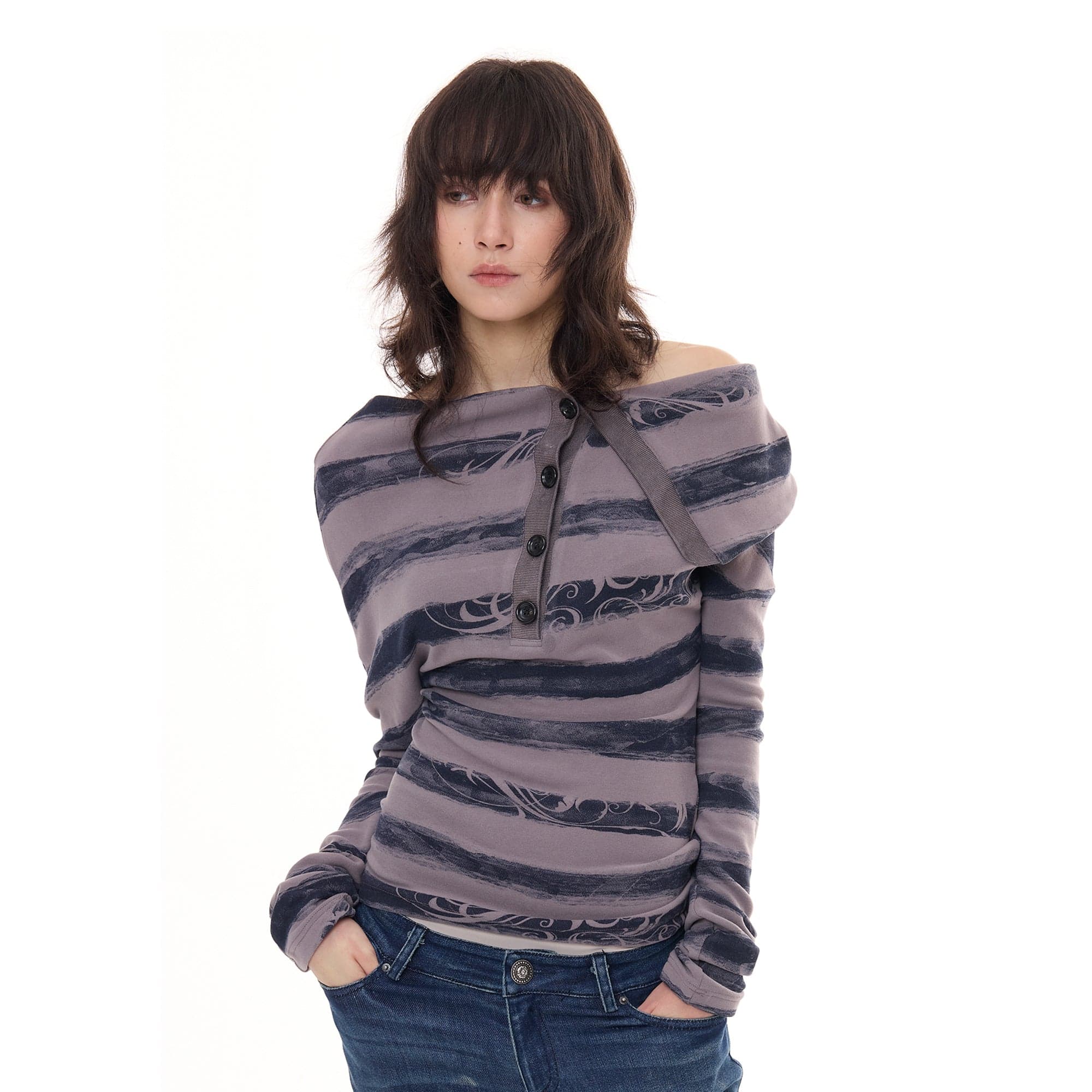 FAYCHUI Fold-Down Collar Swirl-Stripe Long Sleeve Tee