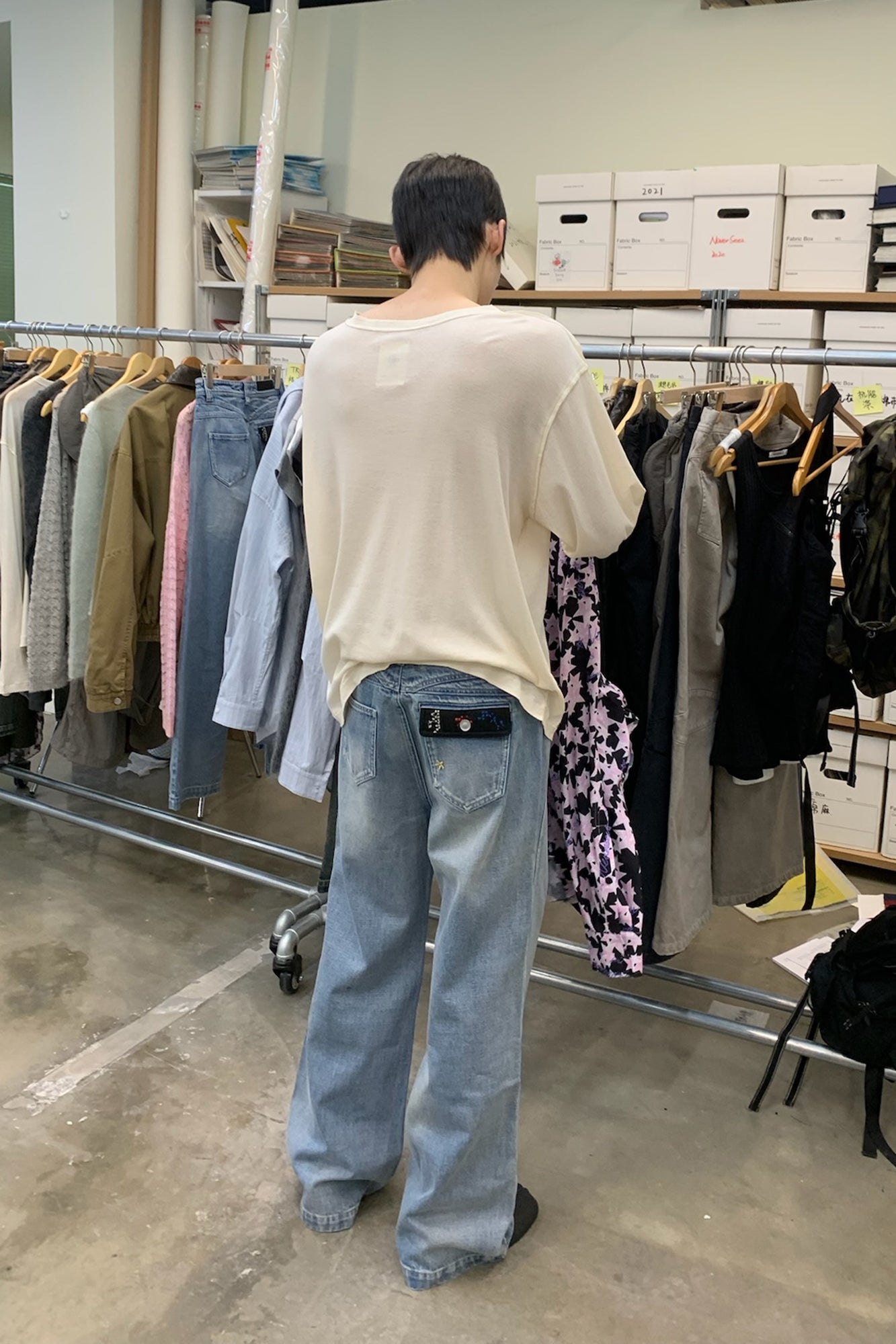 NEVERSEEZ Curved-Yoke Washed Wide-Leg Jeans