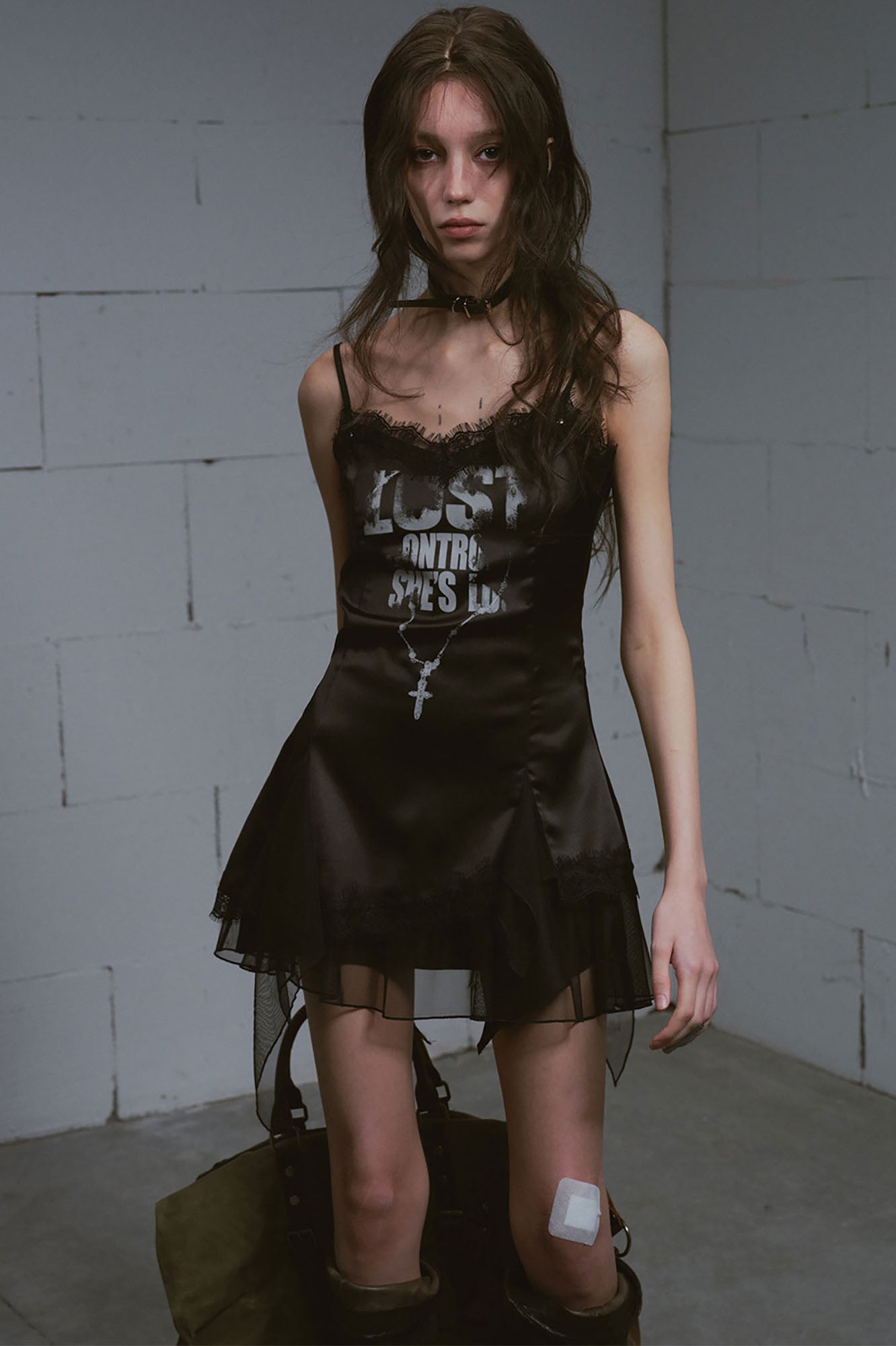 CESTNOUS Asymmetrical Lace Trim Graphic Slip Dress