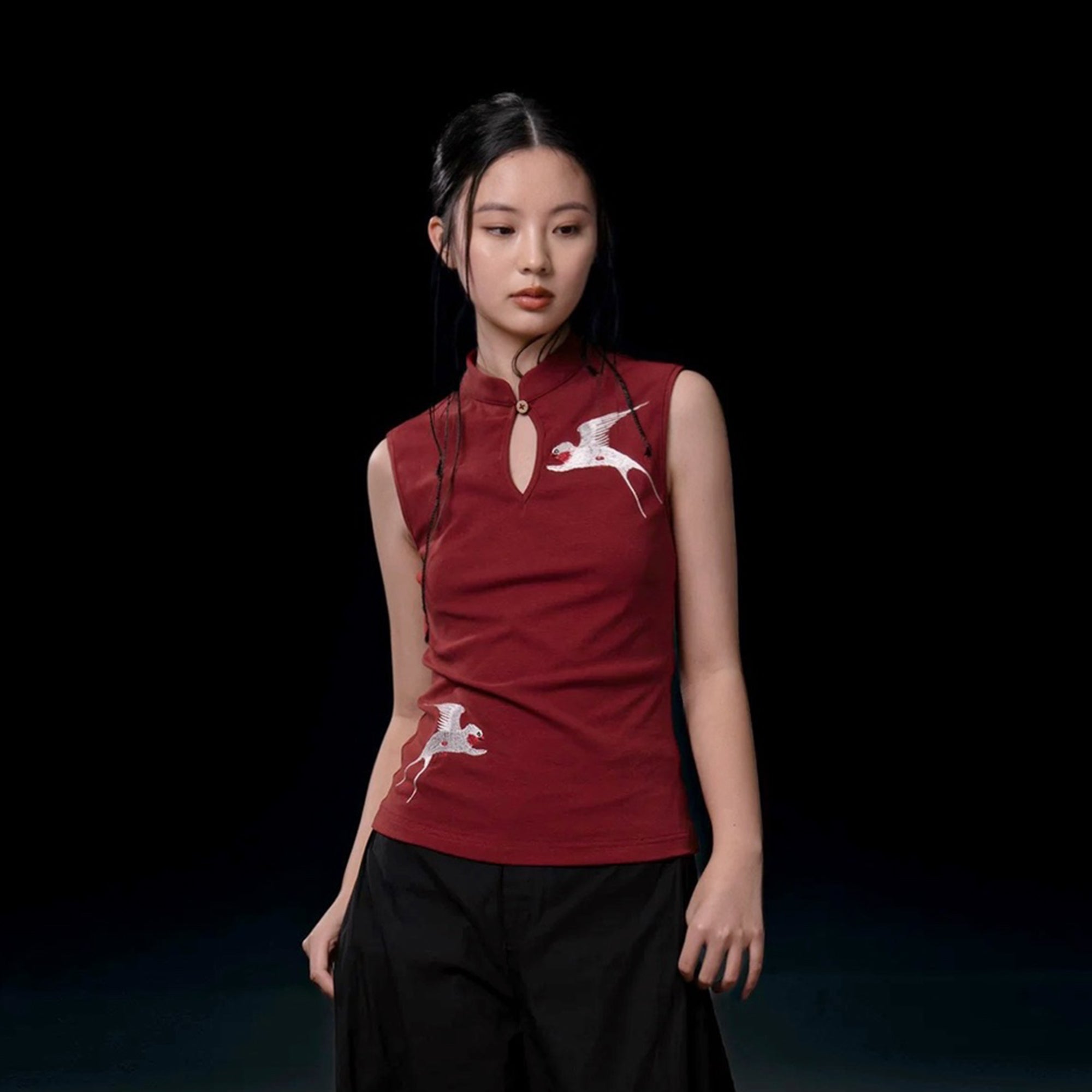 WUHEYIZUO Swallow Embroidered Keyhole Top