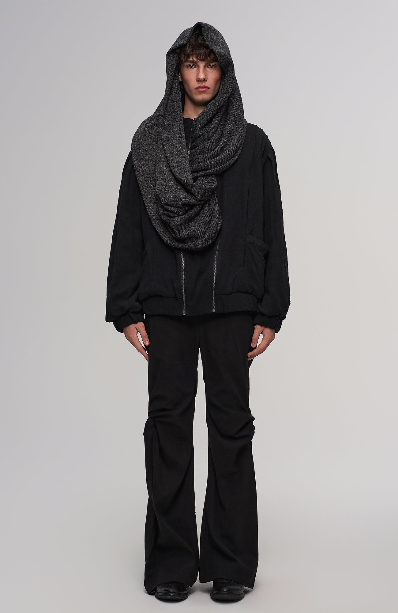 ILNya Nieternite Nifutur Twist-Knee Flared Trousers