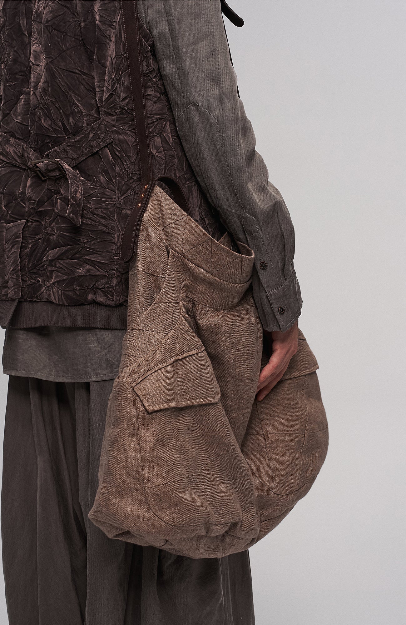 ILNya Nieternite Nifutur Oversized Linen Horsehide-Strap Messenger Bag