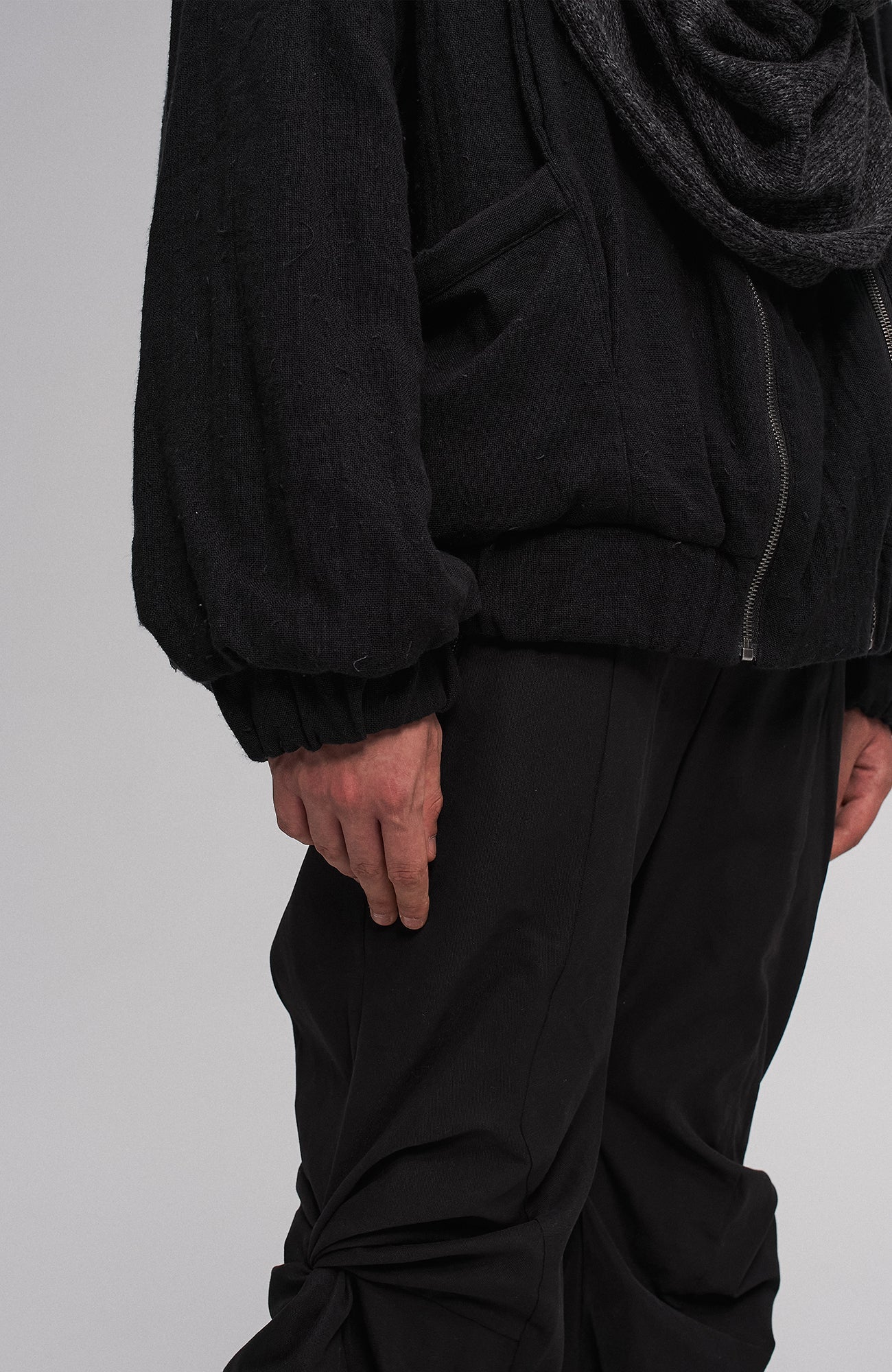 ILNya Nieternite Nifutur Twist-Knee Flared Trousers