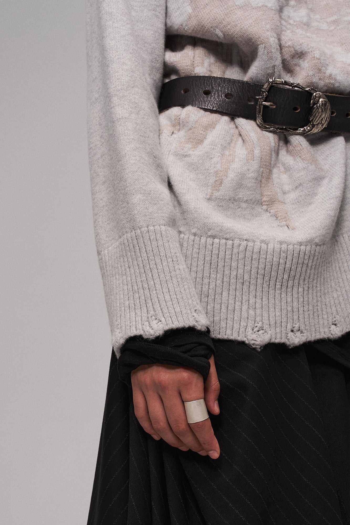 ILNya Nieternite Nifutur Distressed Oversized Knit Pullover