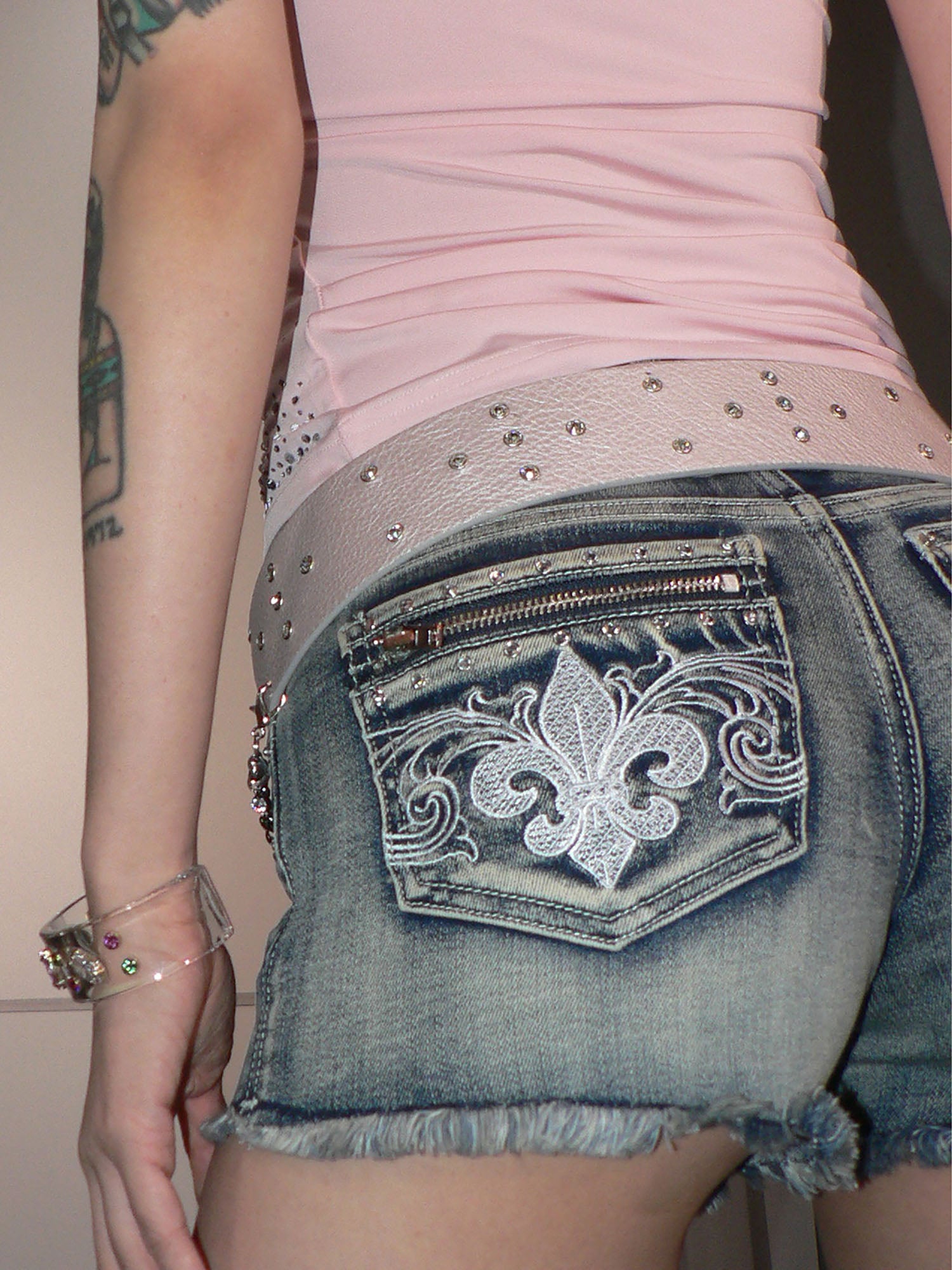 JYOSEI Washed Frayed Rivet Embroidered Denim Shorts