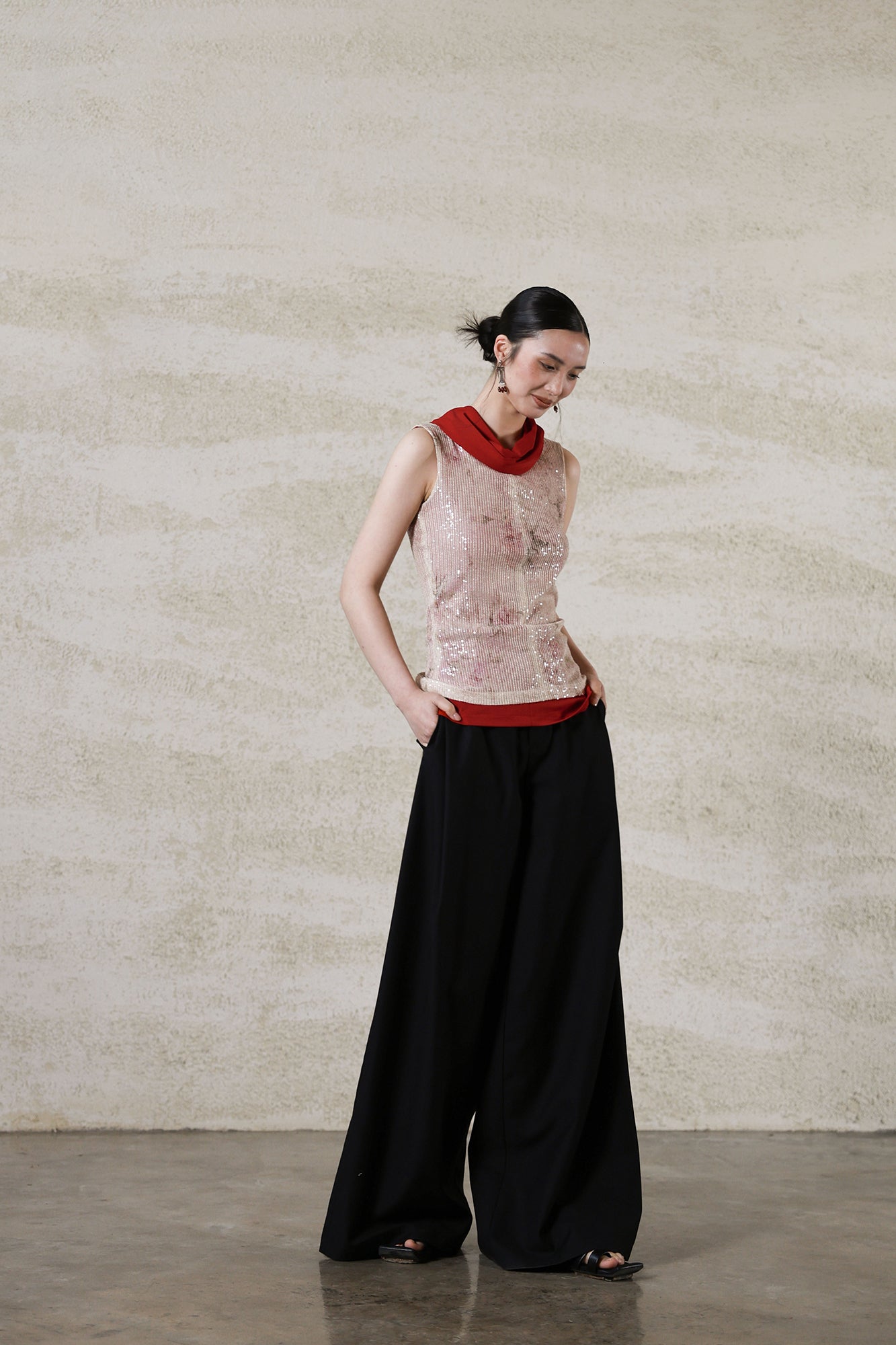 WUHEYIZUO Sequin Contrast Drape-Neck Tank Top