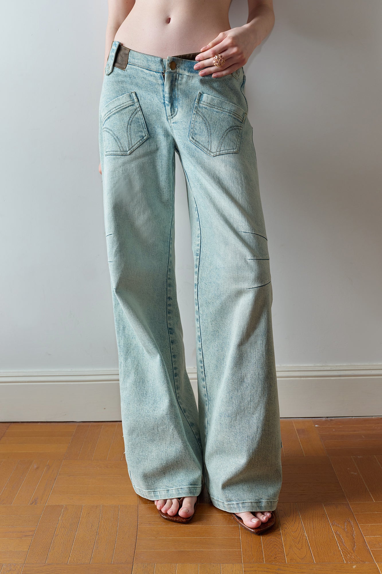 THE NEVERMORE Contrast Waistband Wide-Leg Jeans