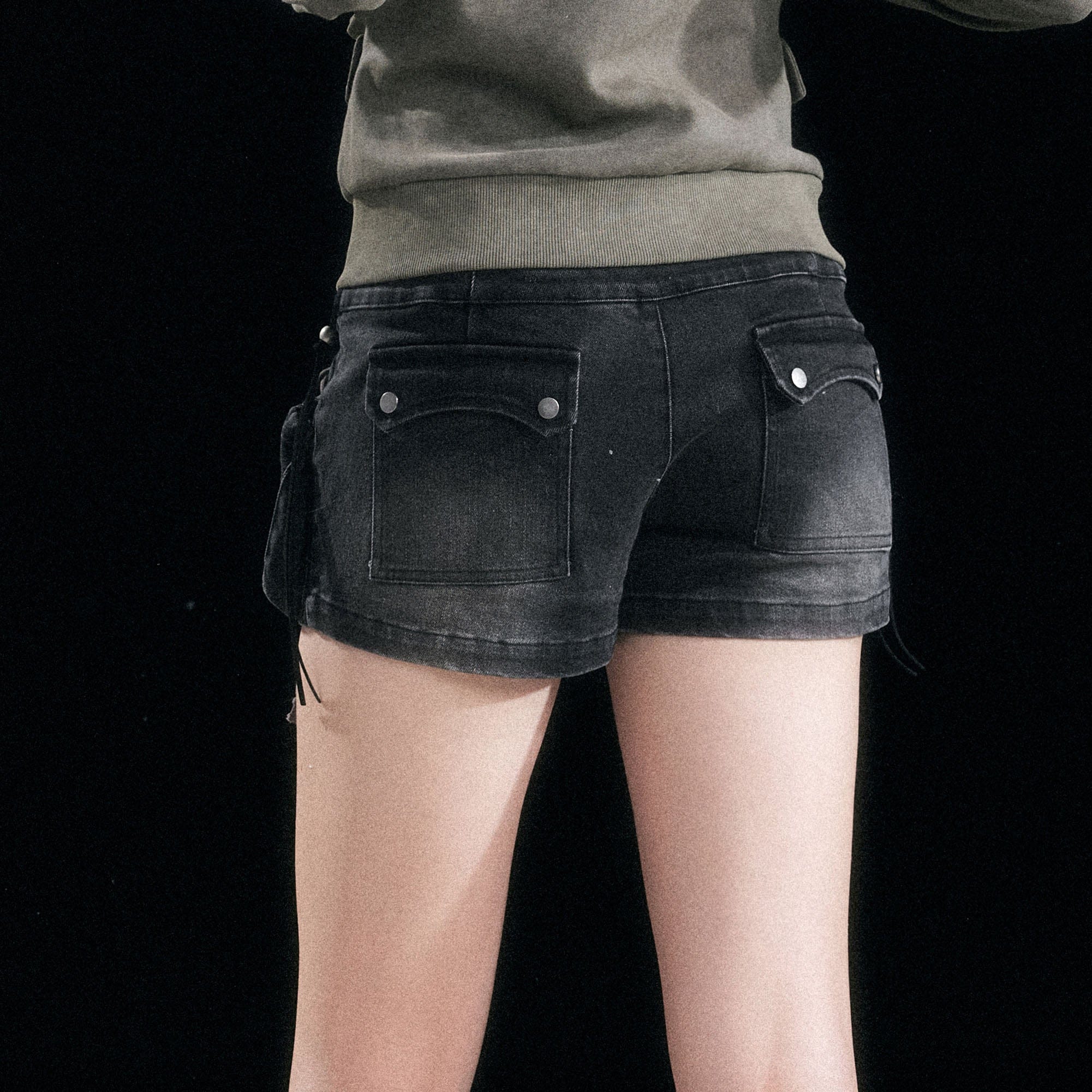 CESTNOUS Double Button Multi-Pocket Shorts