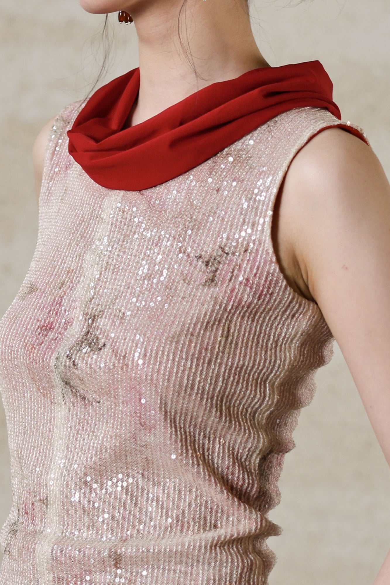 WUHEYIZUO Sequin Contrast Drape-Neck Tank Top