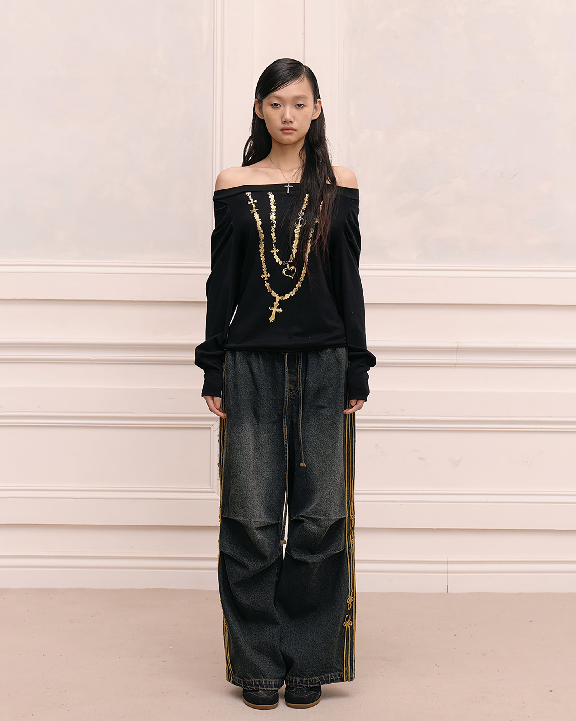 FAYCHUI Foil Chain Print Off-Shoulder Top