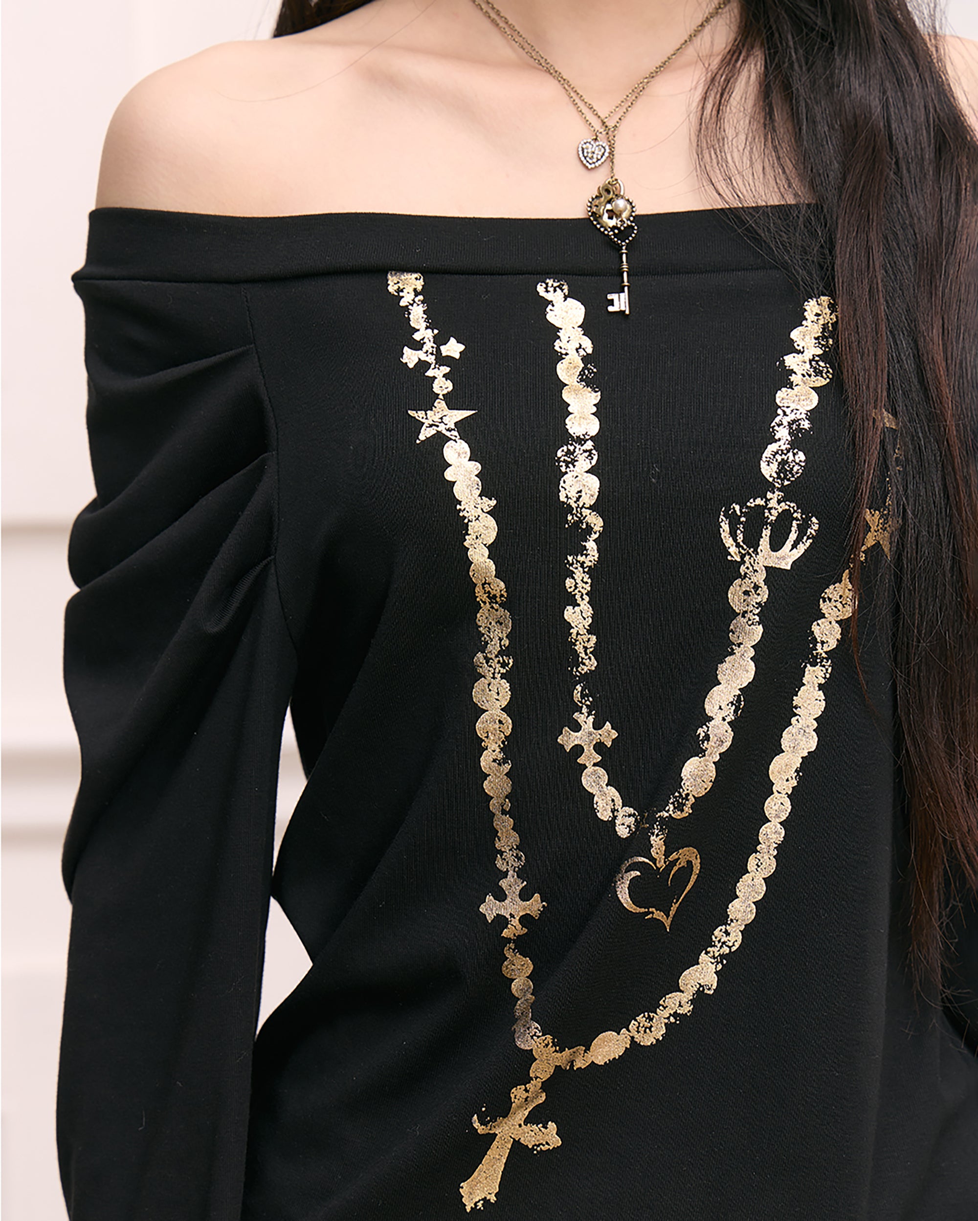 FAYCHUI Foil Chain Print Off-Shoulder Top