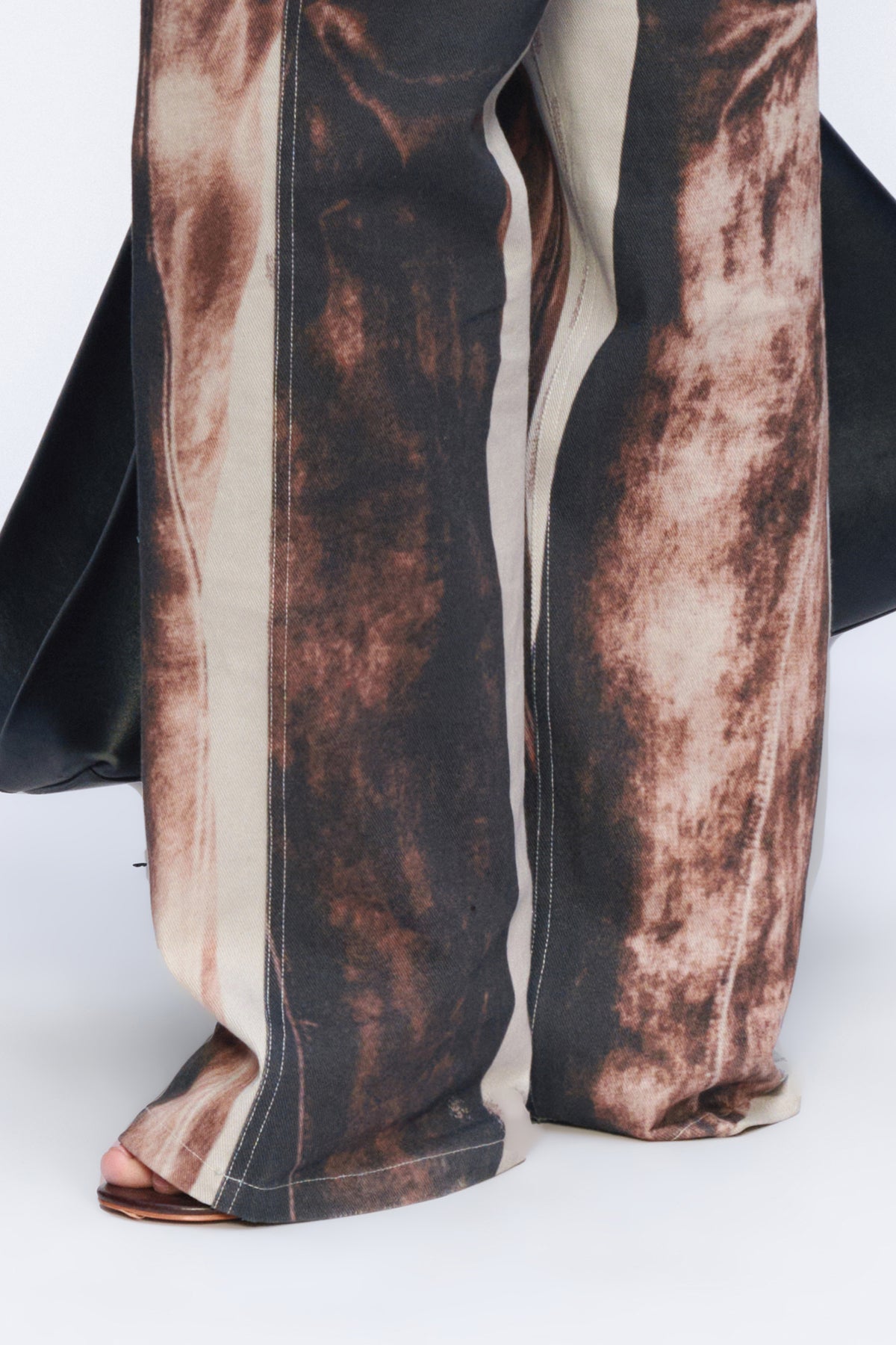 AURA LAND Double-Sided Print Washed Straight-Leg Jeans