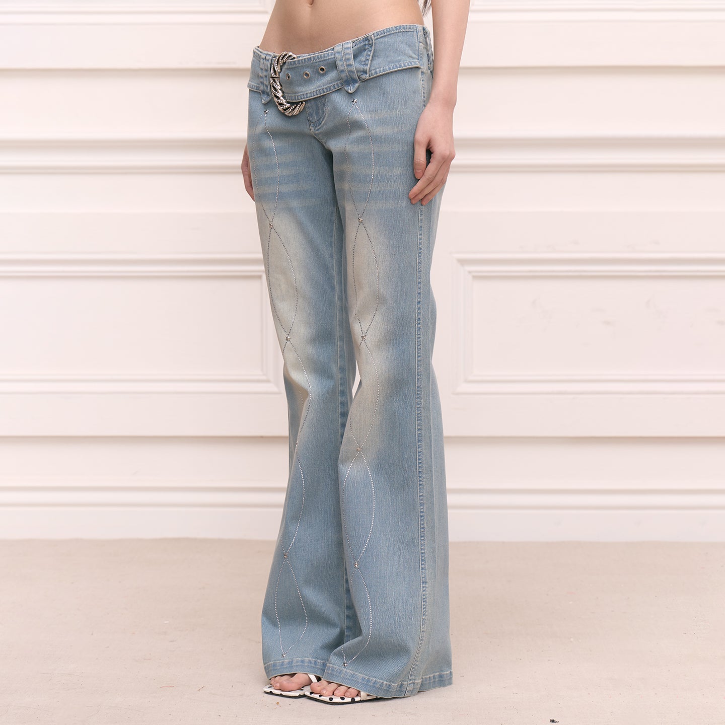 FAYCHUI Washed Diamond Belted Flared Jeans