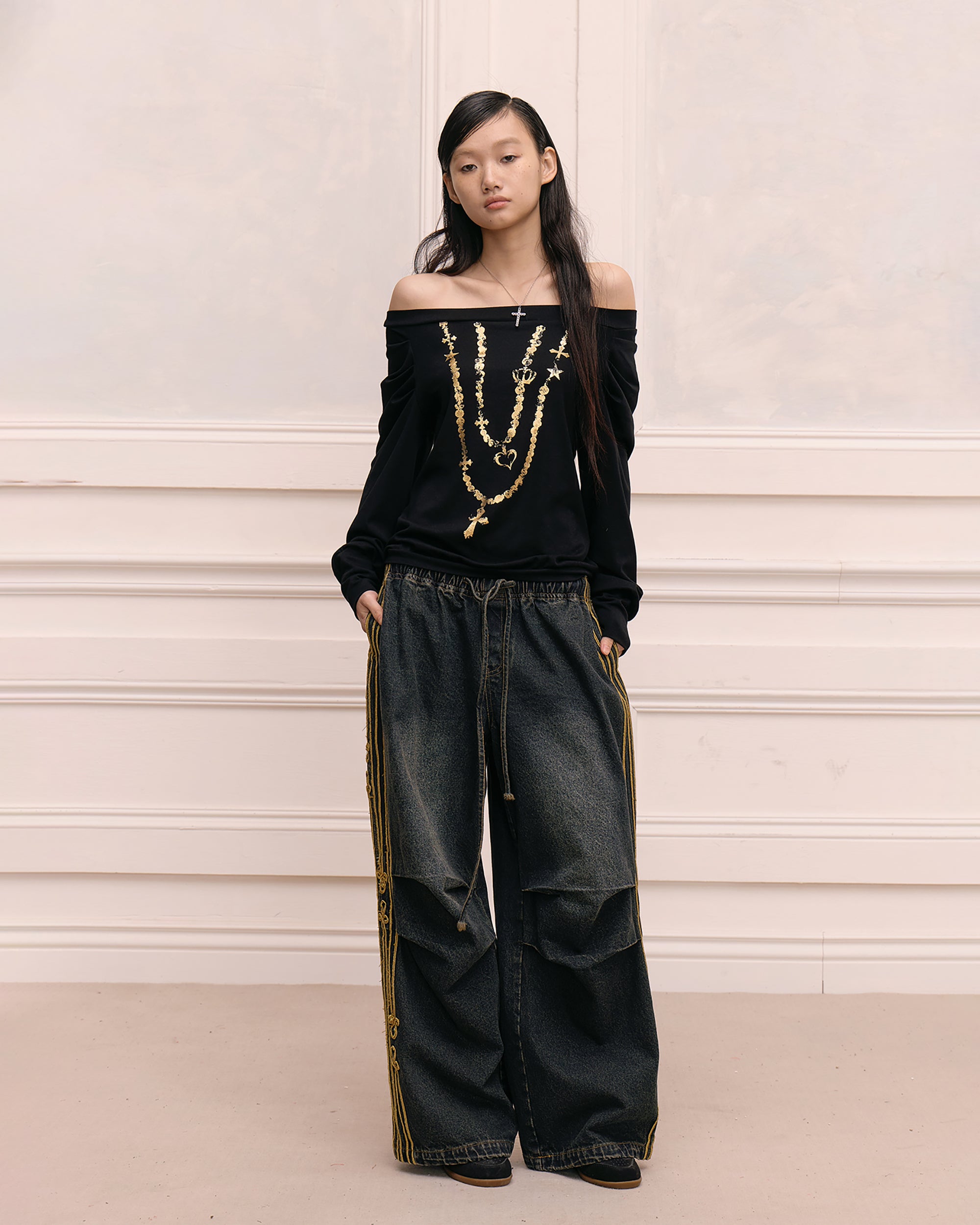FAYCHUI Foil Chain Print Off-Shoulder Top