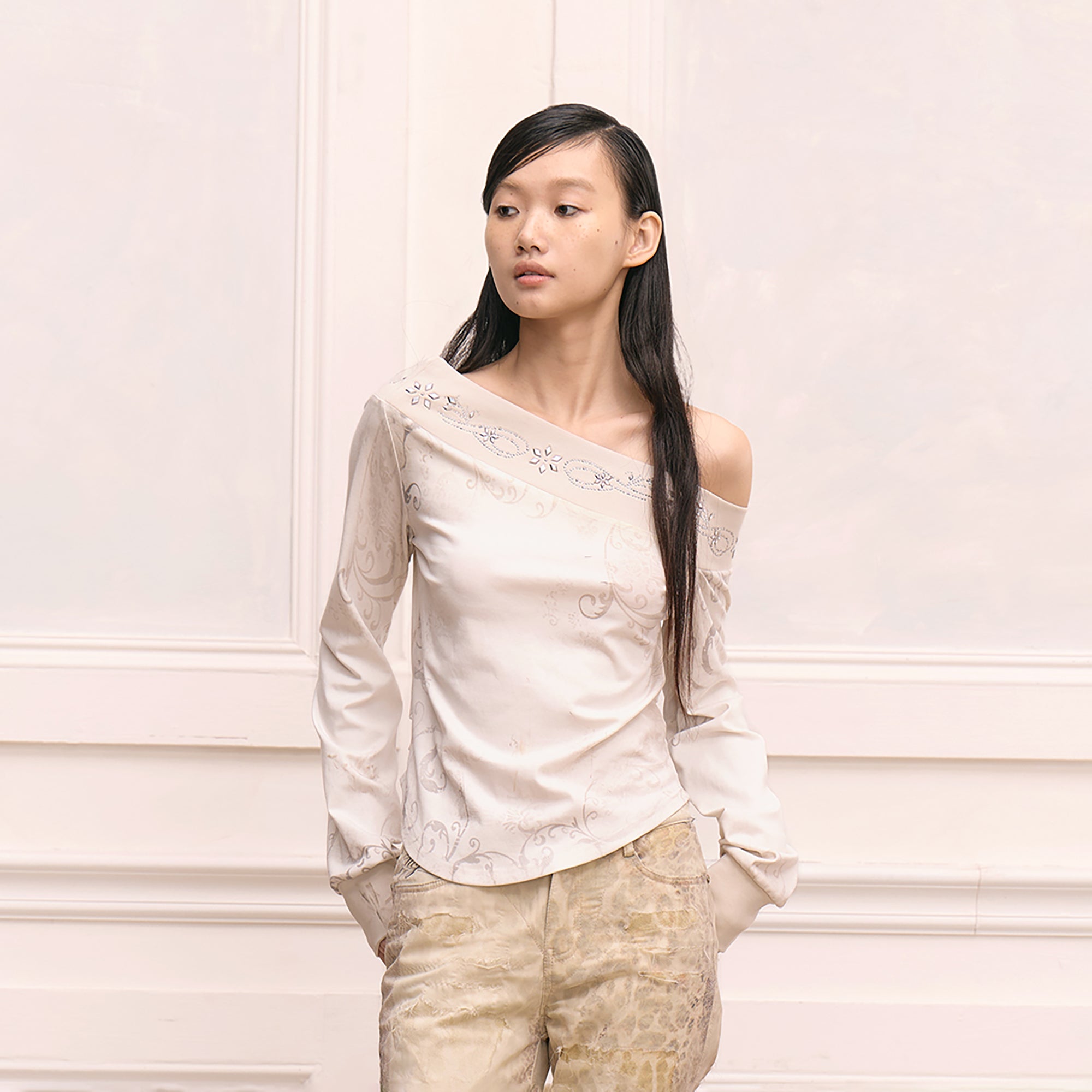 FAYCHUI Embellished Graphics Off-Shoulder Long Sleeve Top