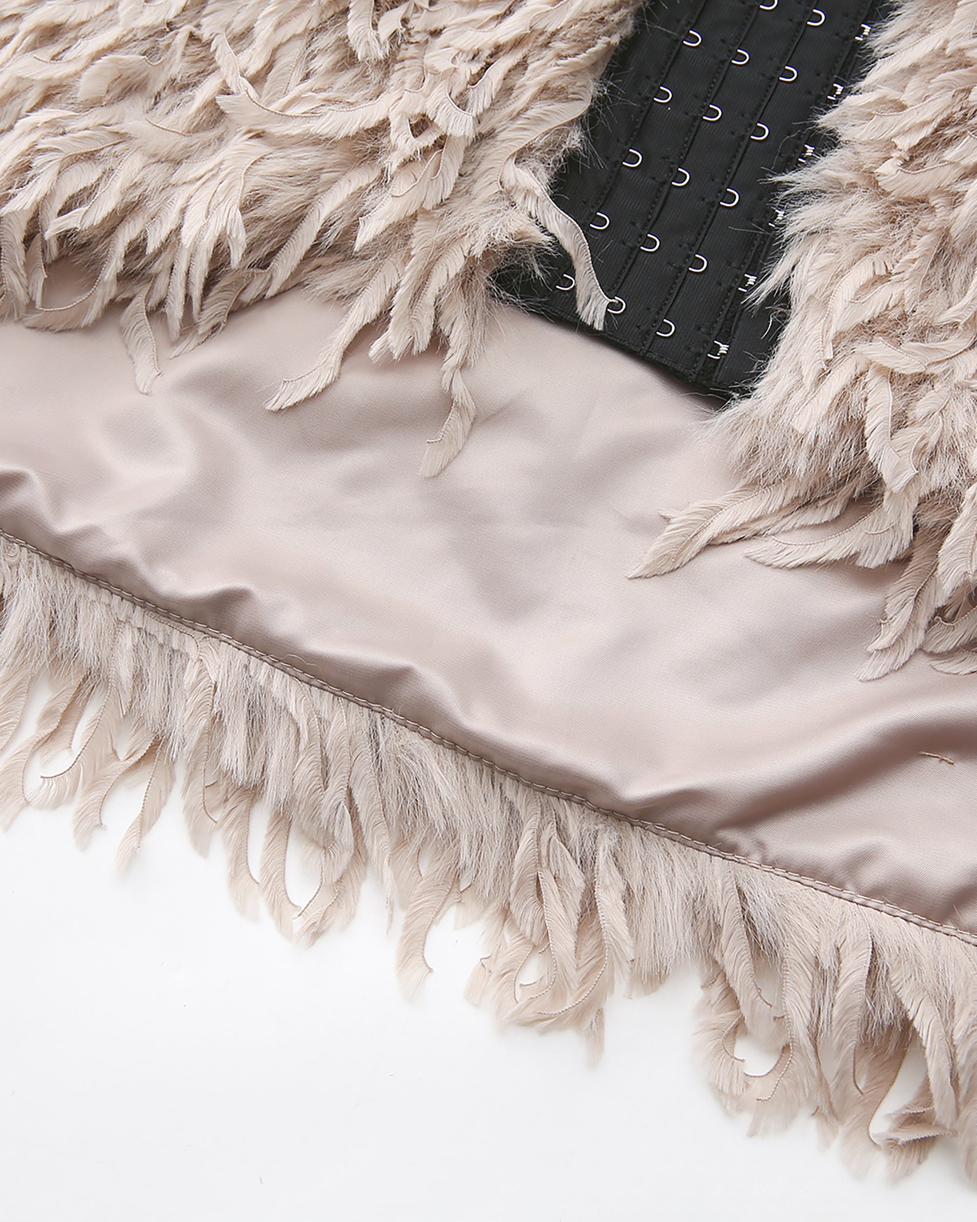 NEVER OFFEND L ANGEL Faux Fur Fringe Button Cape