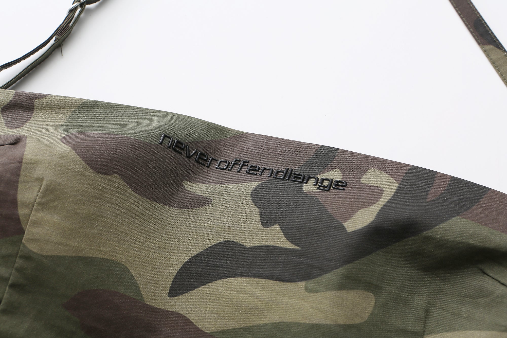 NEVER OFFEND L ANGEL Cut-Out Backless Halter Top