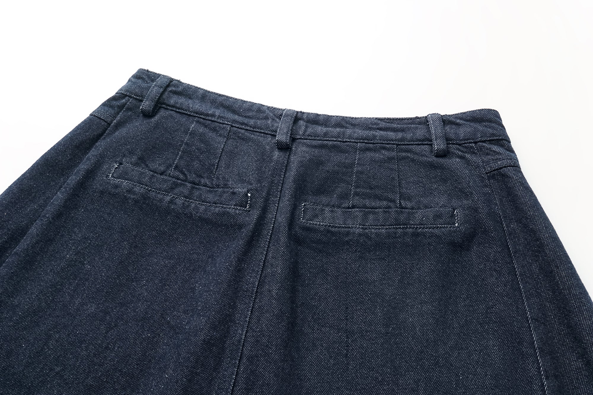 OINIMI Essential Barrel-Leg Raw Jeans