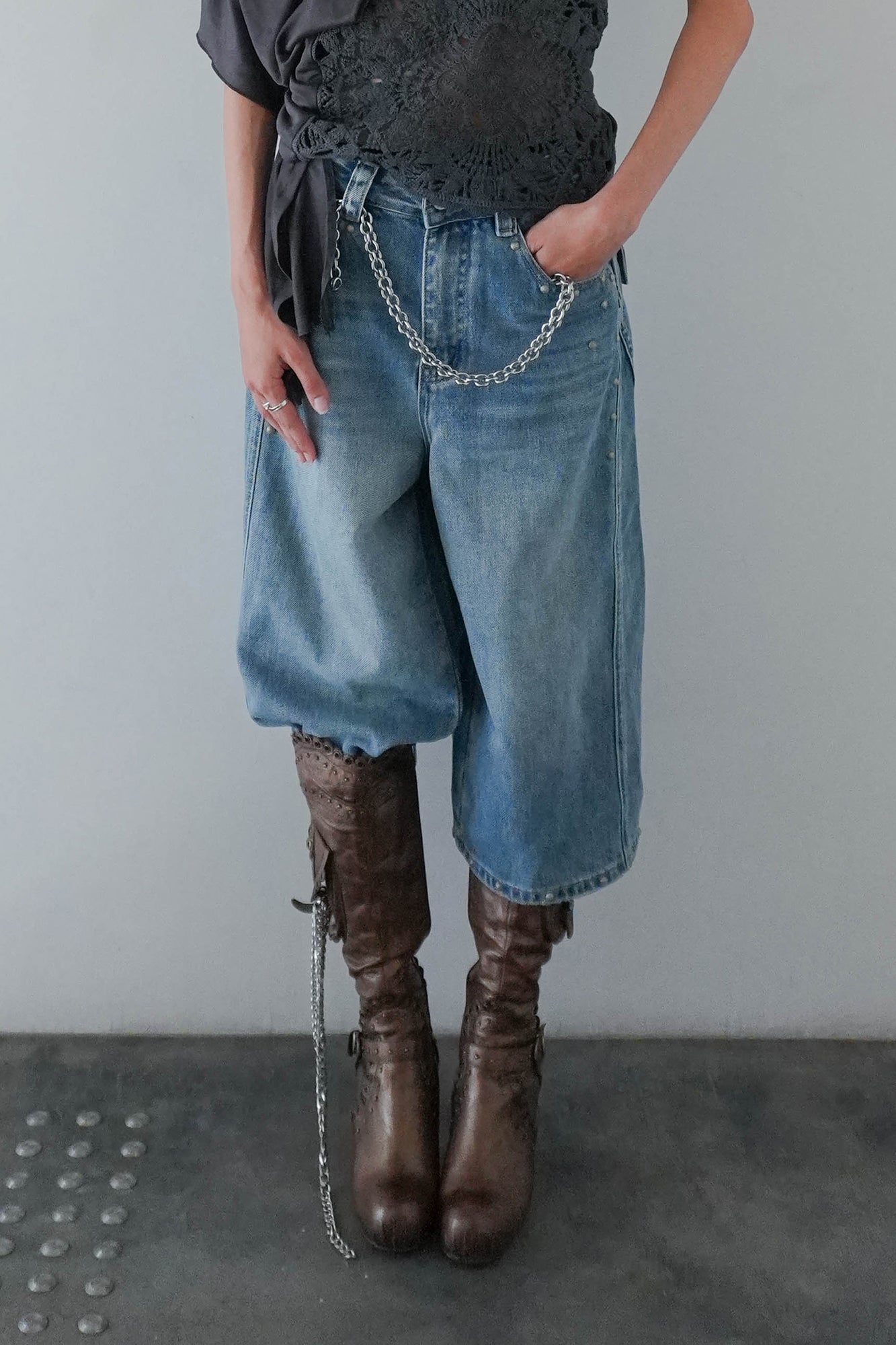 JIUWU PARK Retro Rivet Denim Shorts