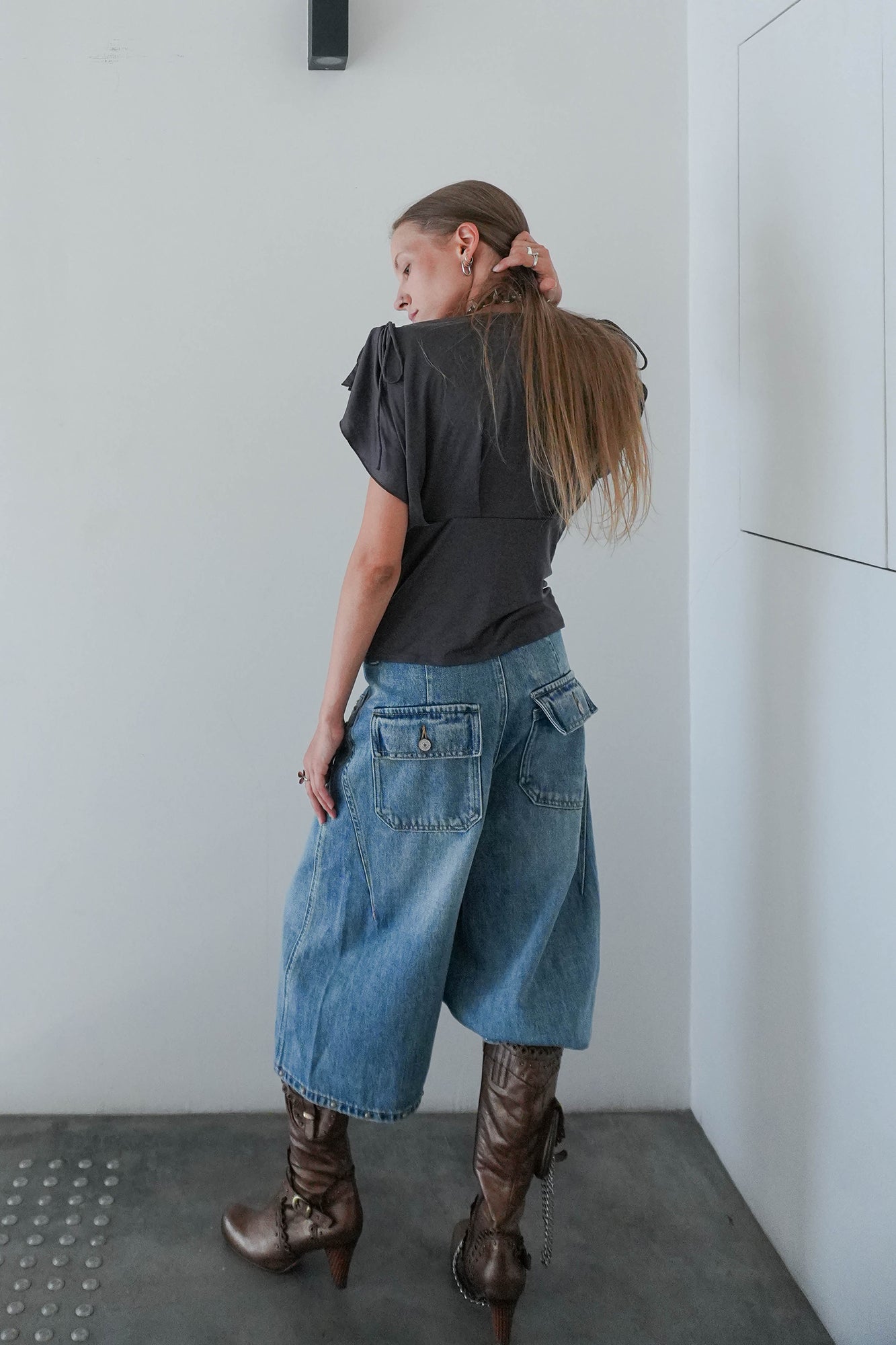 JIUWU PARK Retro Rivet Denim Shorts