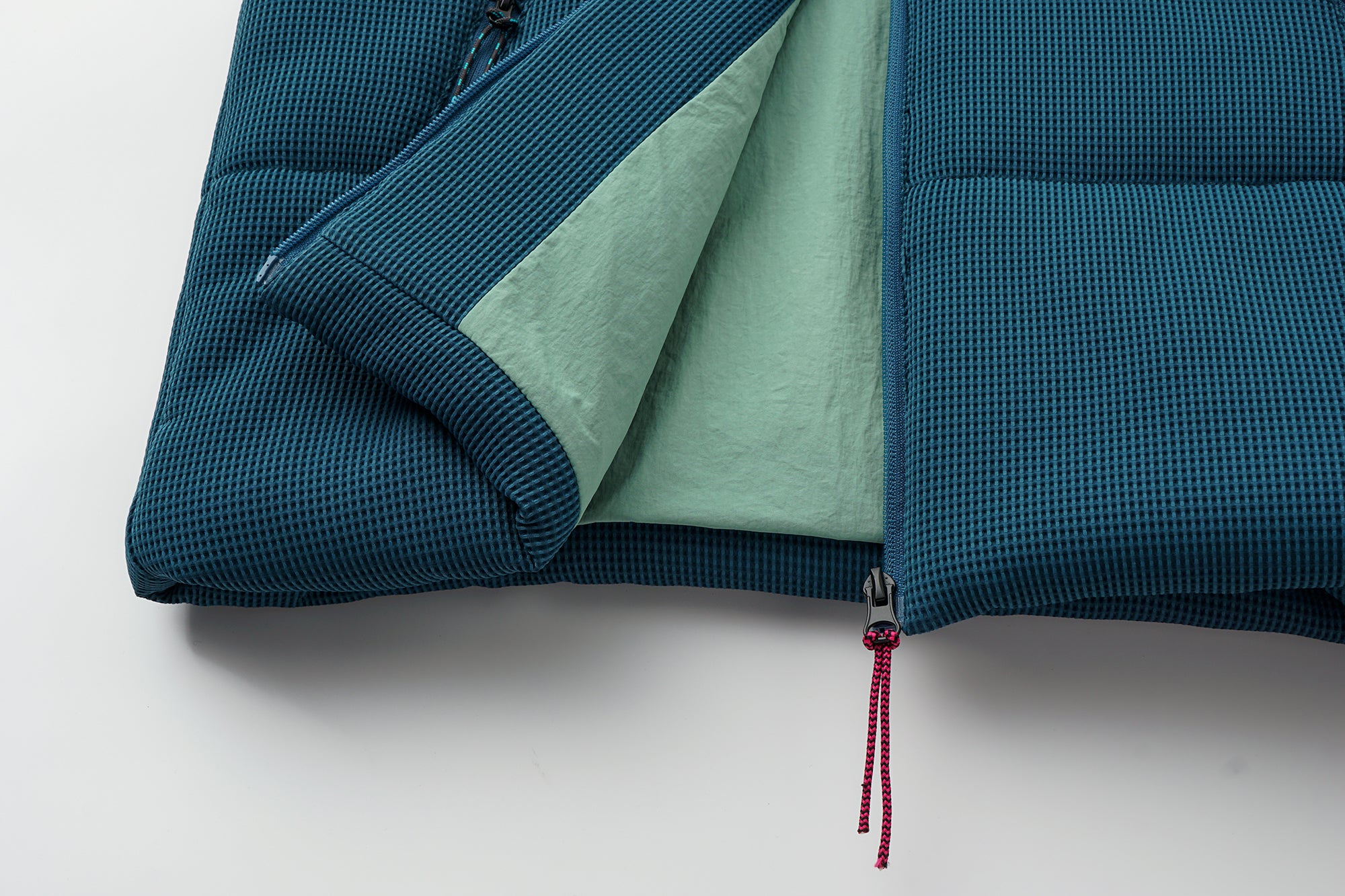 OINIMI Embroidered-Collar Waffle Puffer Vest