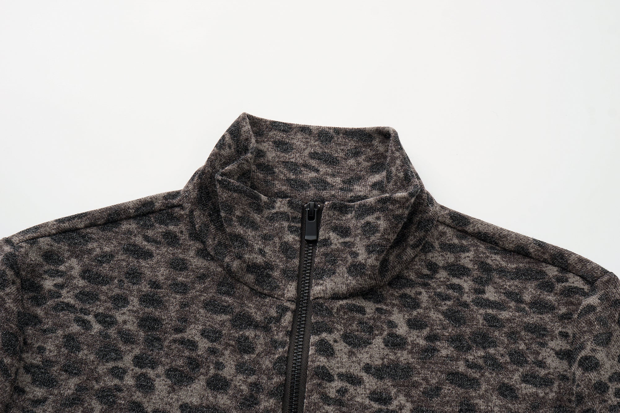 OINIMI Leopard Full-Print Knit Dual-Zip Top