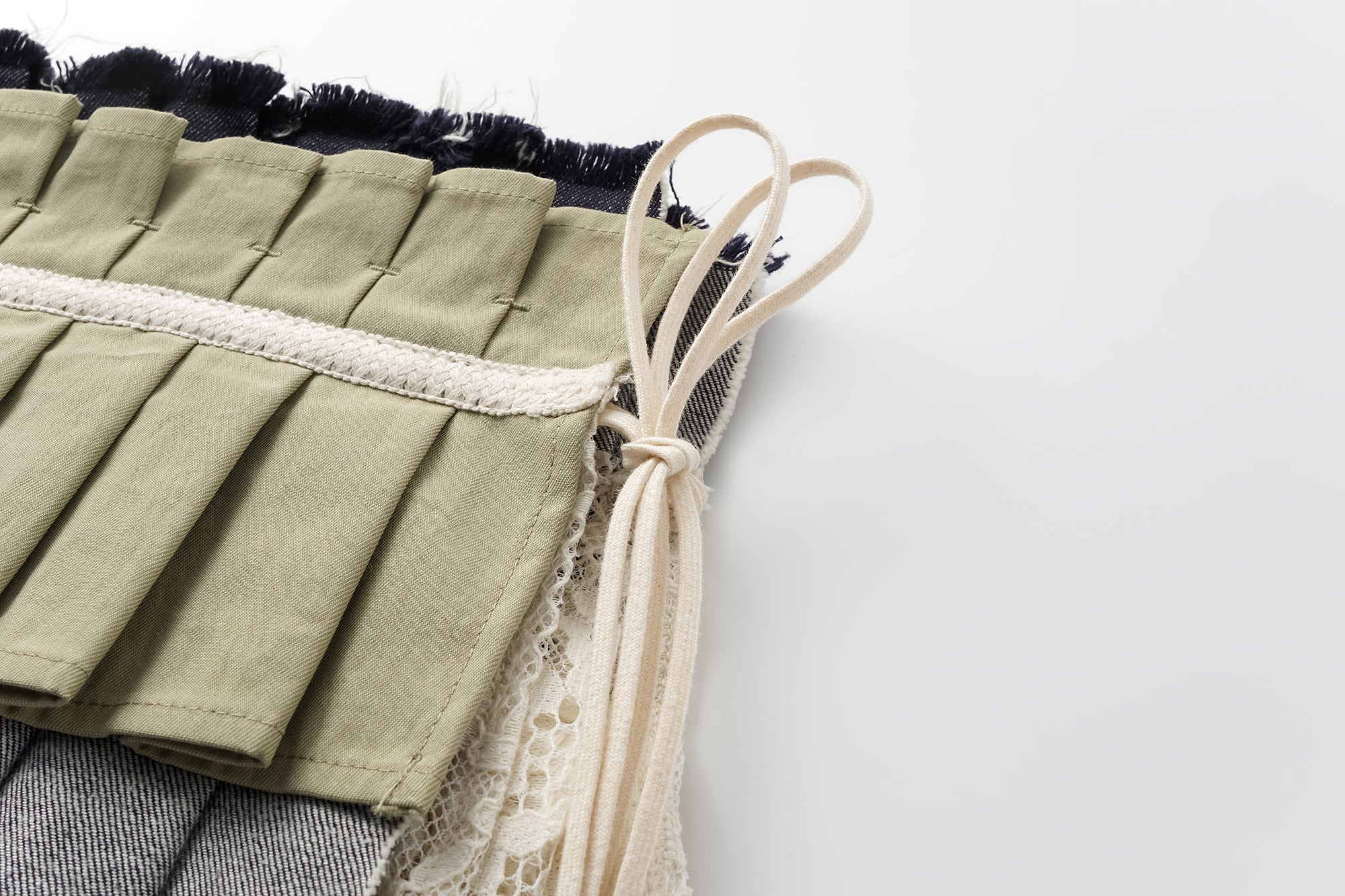 OINIMI Layered Pleated Raw Edge Waist Belt