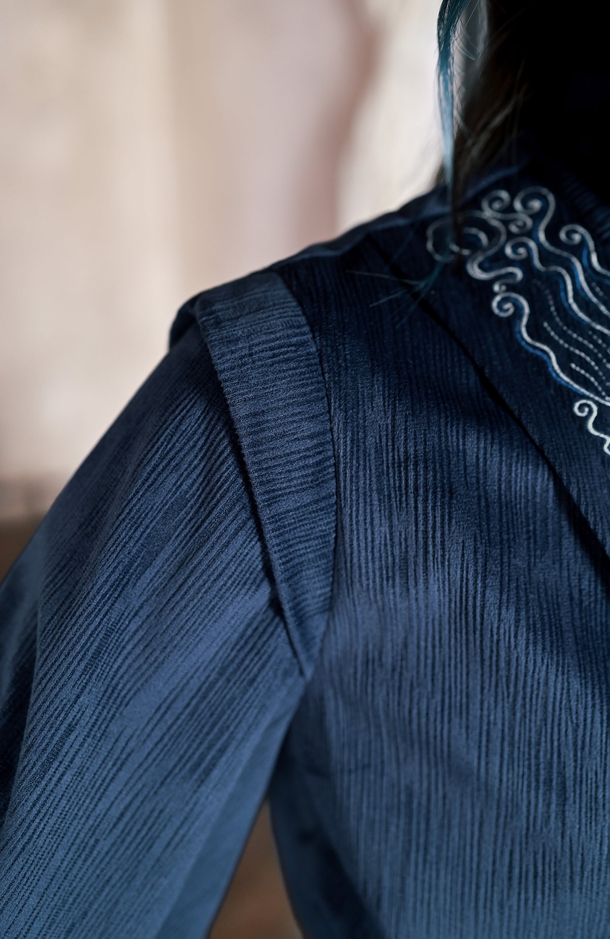 GUGUAI Embroidered Mandarin Collar Balloon-Sleeve Shirt